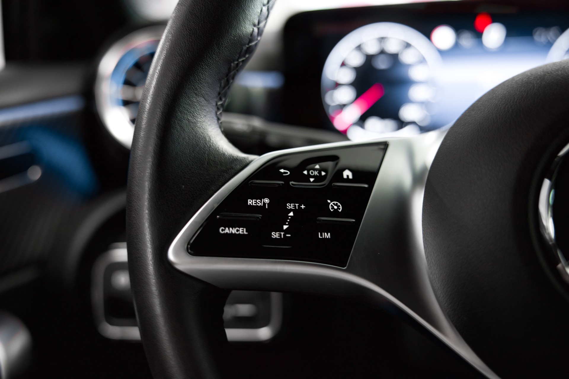 MERCEDES-BENZ A 250 Progressive 4matic-image-25