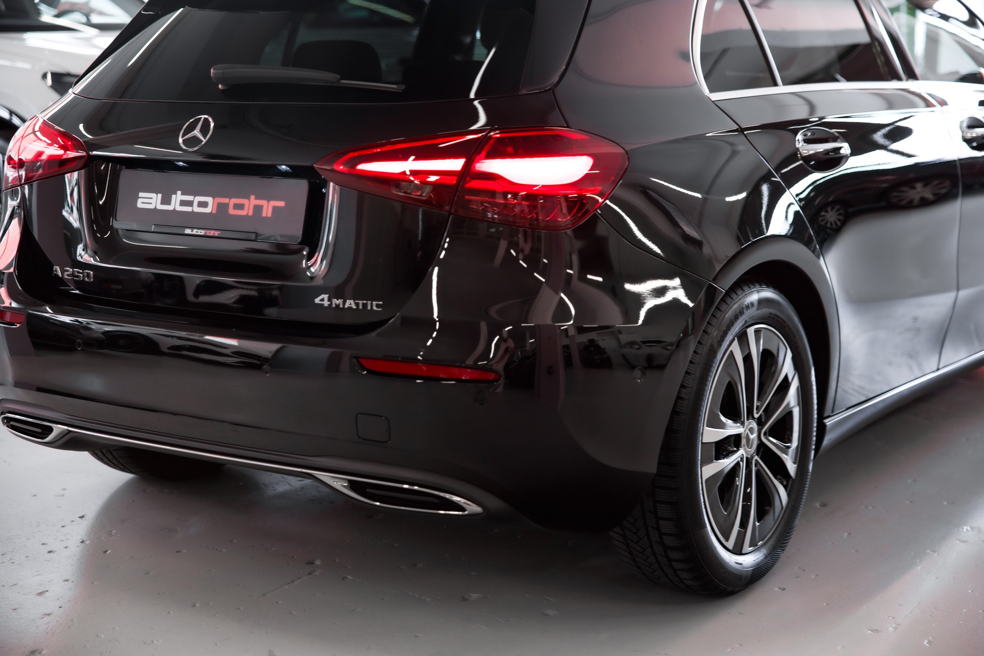 MERCEDES-BENZ A 250 Progressive 4matic-image-12