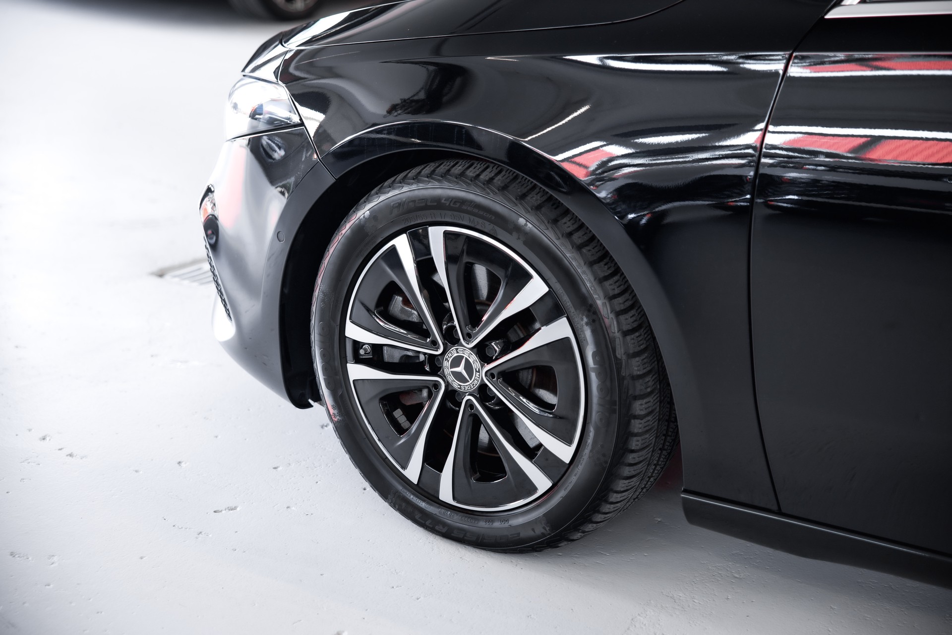 MERCEDES-BENZ A 250 Progressive 4matic-image-14