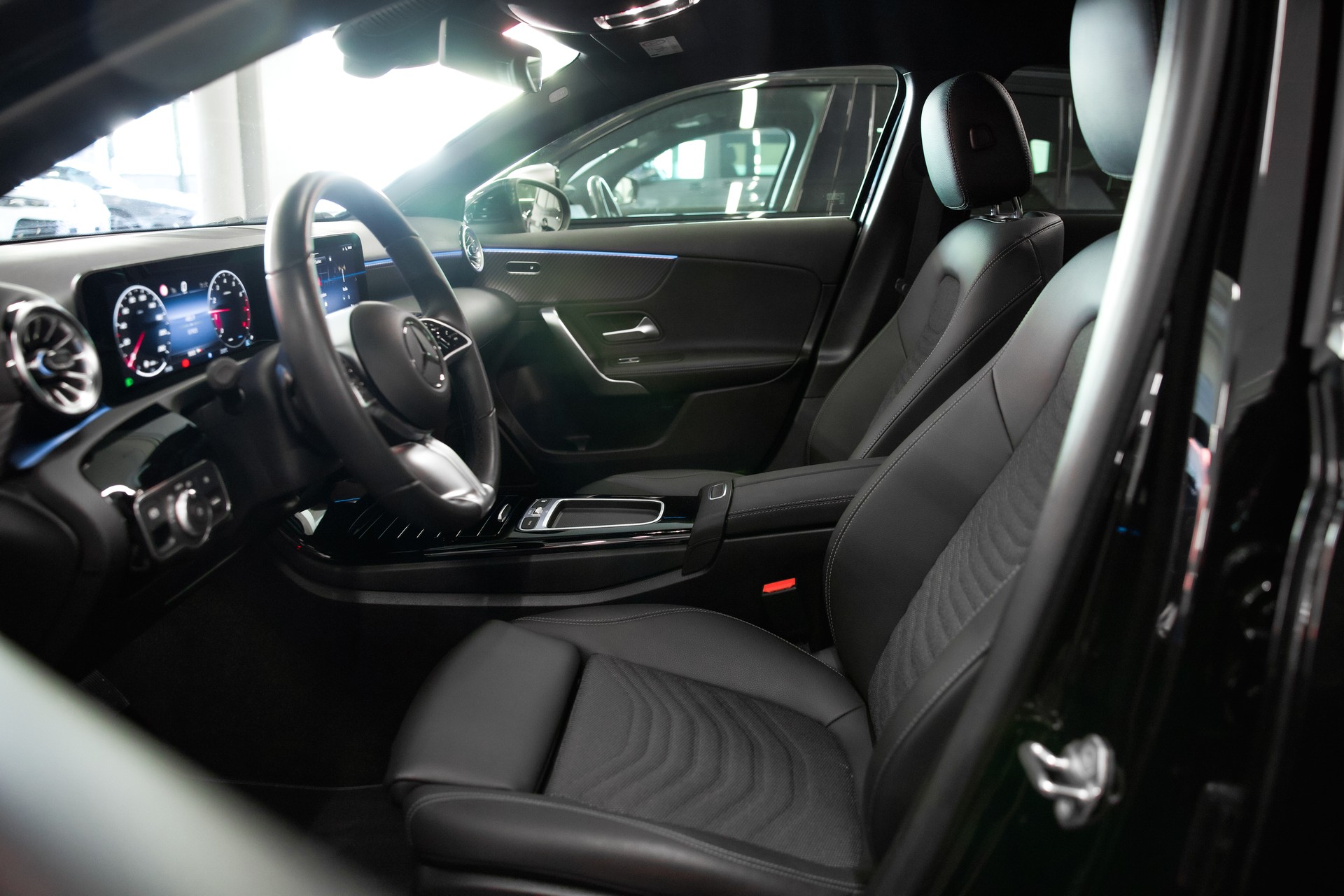 MERCEDES-BENZ A 250 Progressive 4matic-image-18