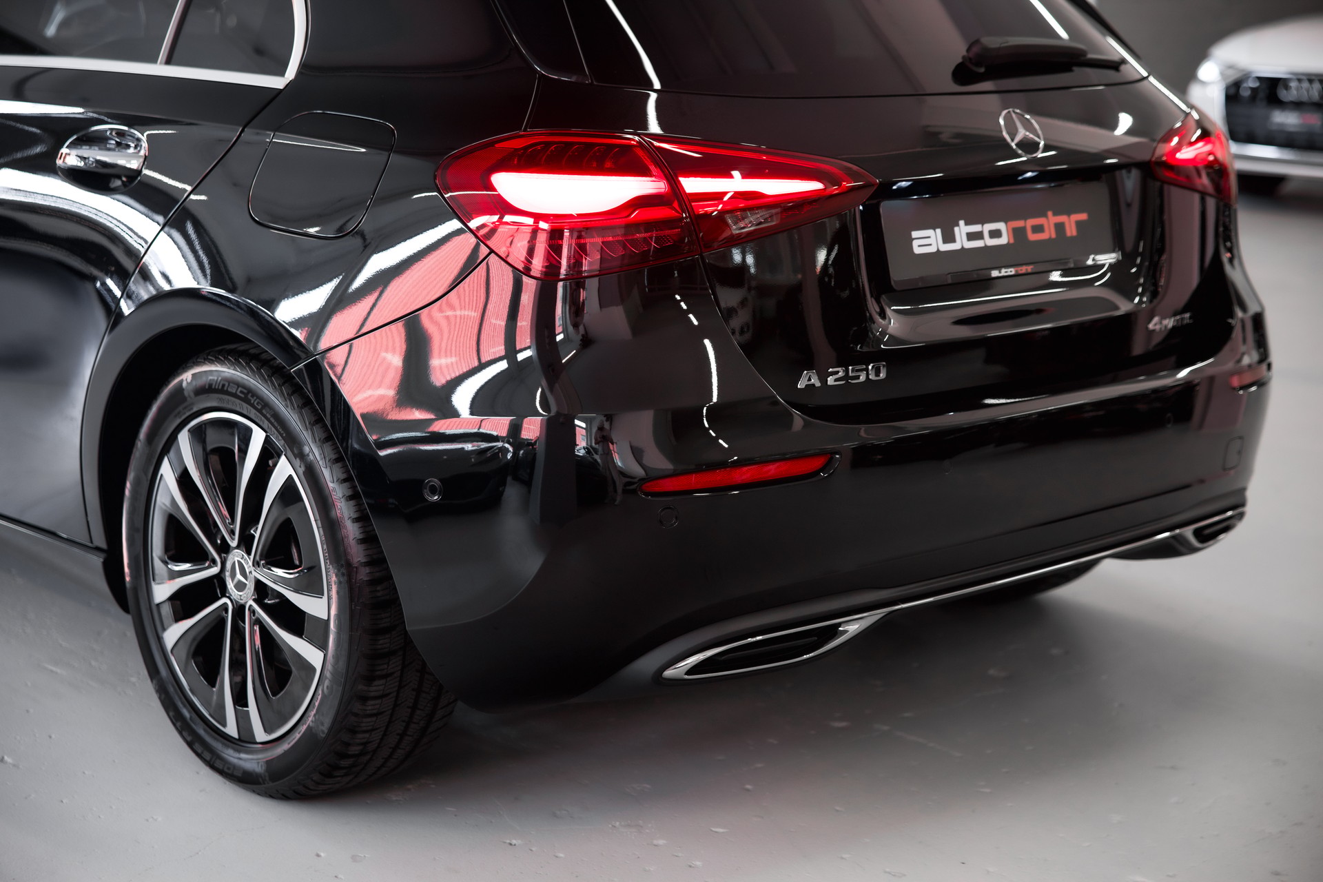 MERCEDES-BENZ A 250 Progressive 4matic-image-13