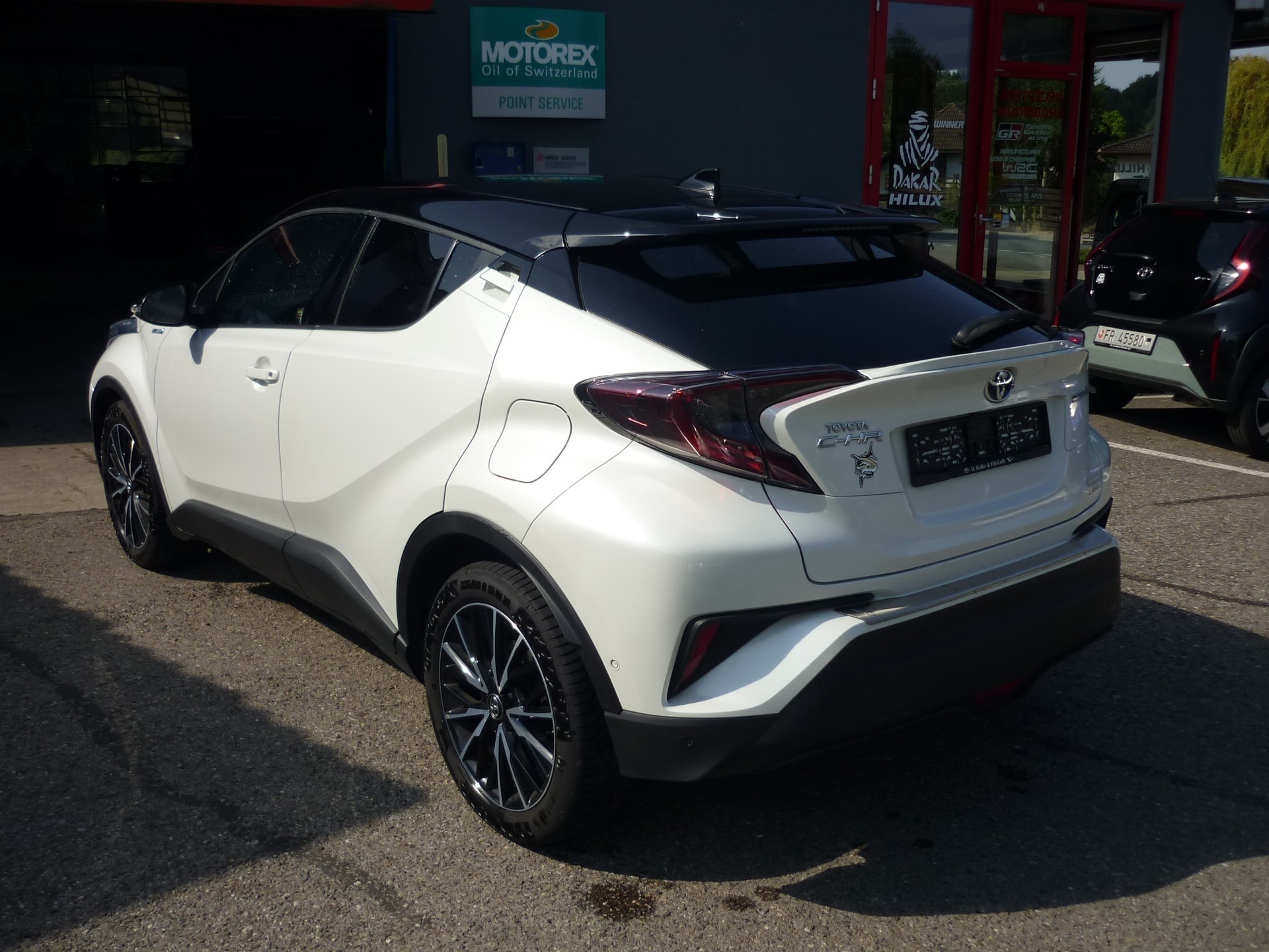TOYOTA C-HR 1.8 HSD Trend CVT-image-2