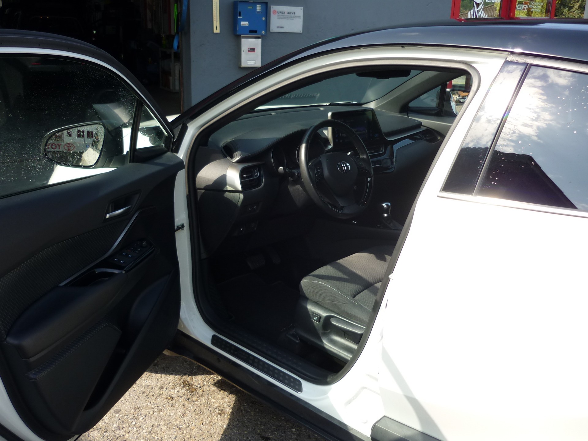 TOYOTA C-HR 1.8 HSD Trend CVT-image-4