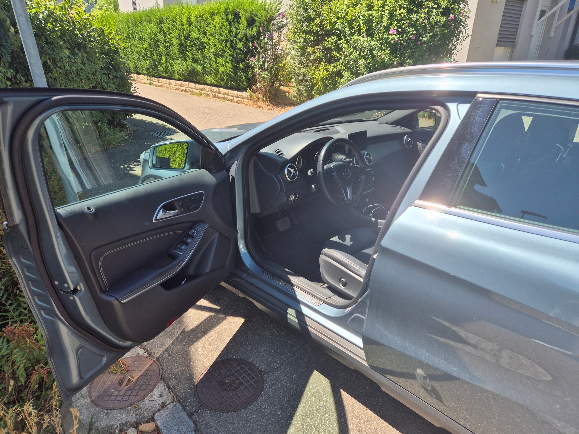 MERCEDES-BENZ GLA 220 d Urban 4m-image-3