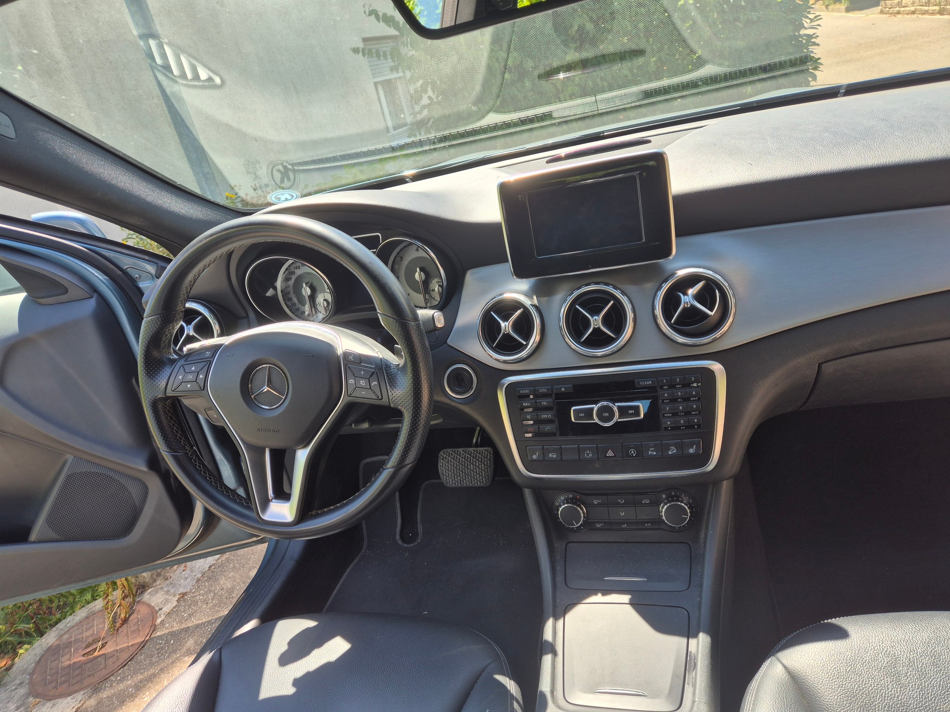 MERCEDES-BENZ GLA 220 d Urban 4m-image-1