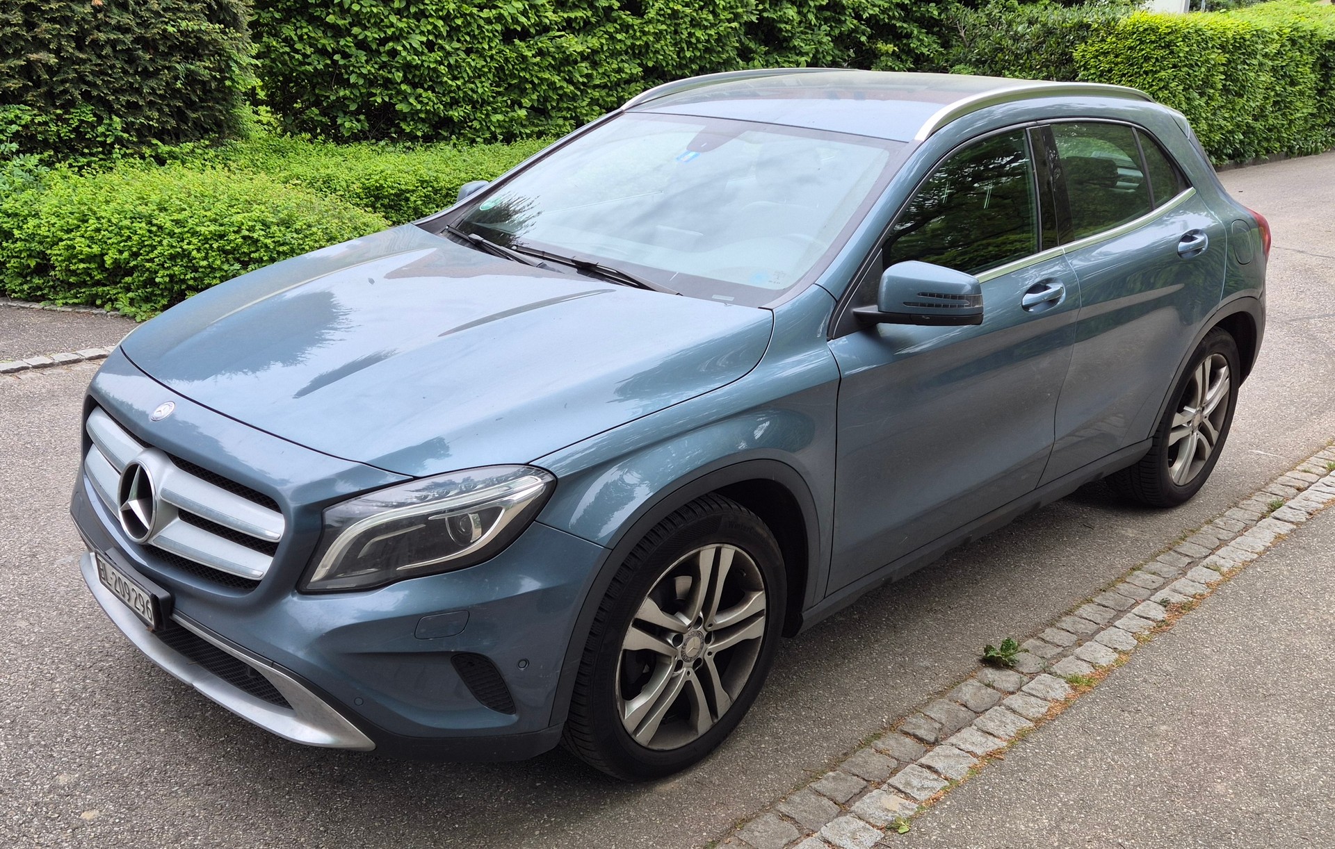 MERCEDES-BENZ GLA 220 d Urban 4m-image-4