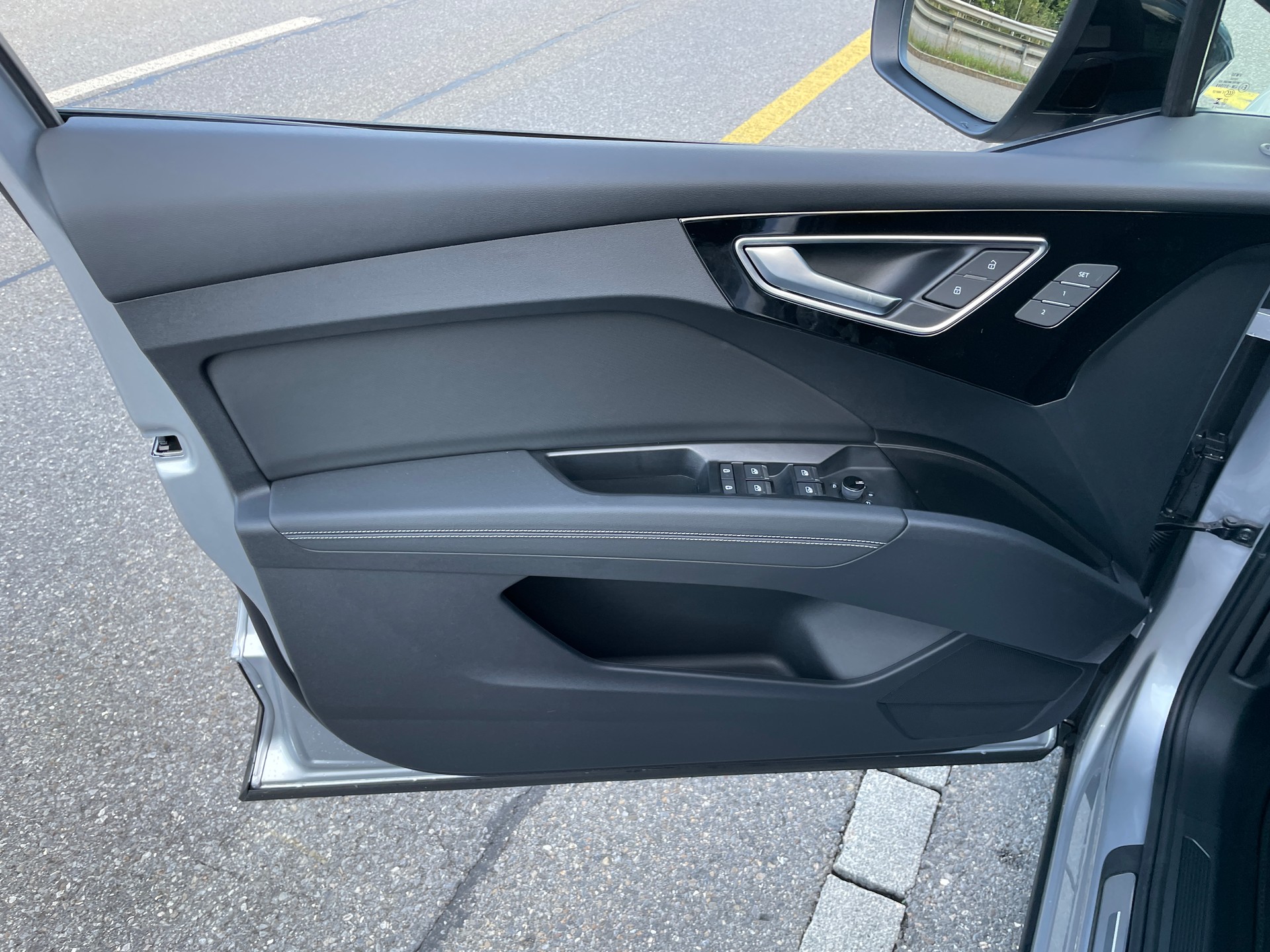AUDI Q4 e-tron 35-image-10