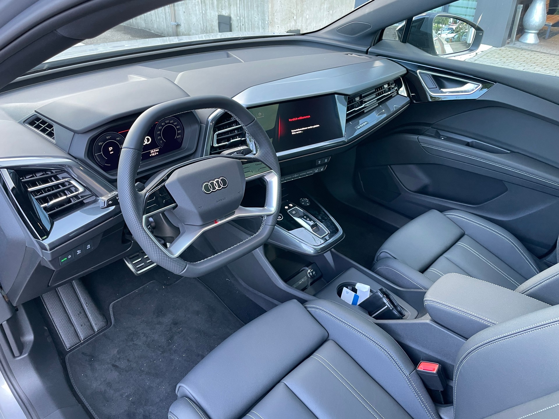 AUDI Q4 e-tron 35-image-9
