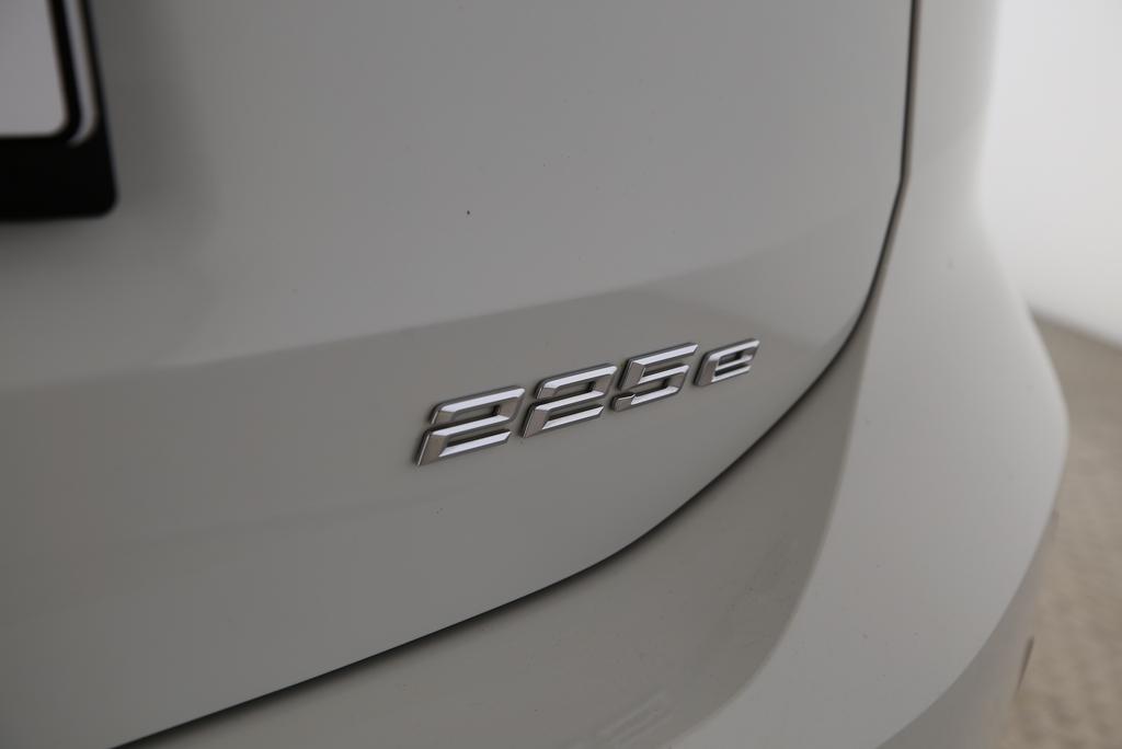 BMW 225e xDrive Active Tourer-image-18