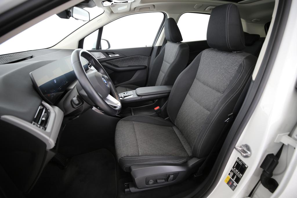 BMW 225e xDrive Active Tourer-image-2