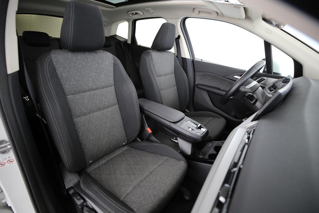 BMW 225e xDrive Active Tourer-image-13