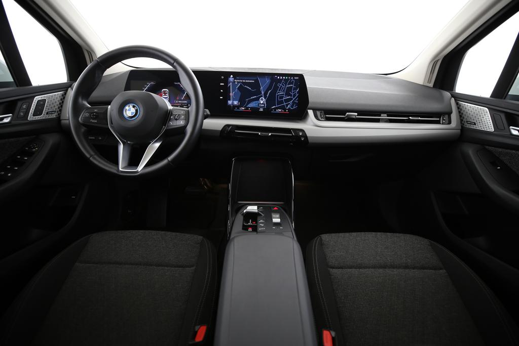 BMW 225e xDrive Active Tourer-image-3