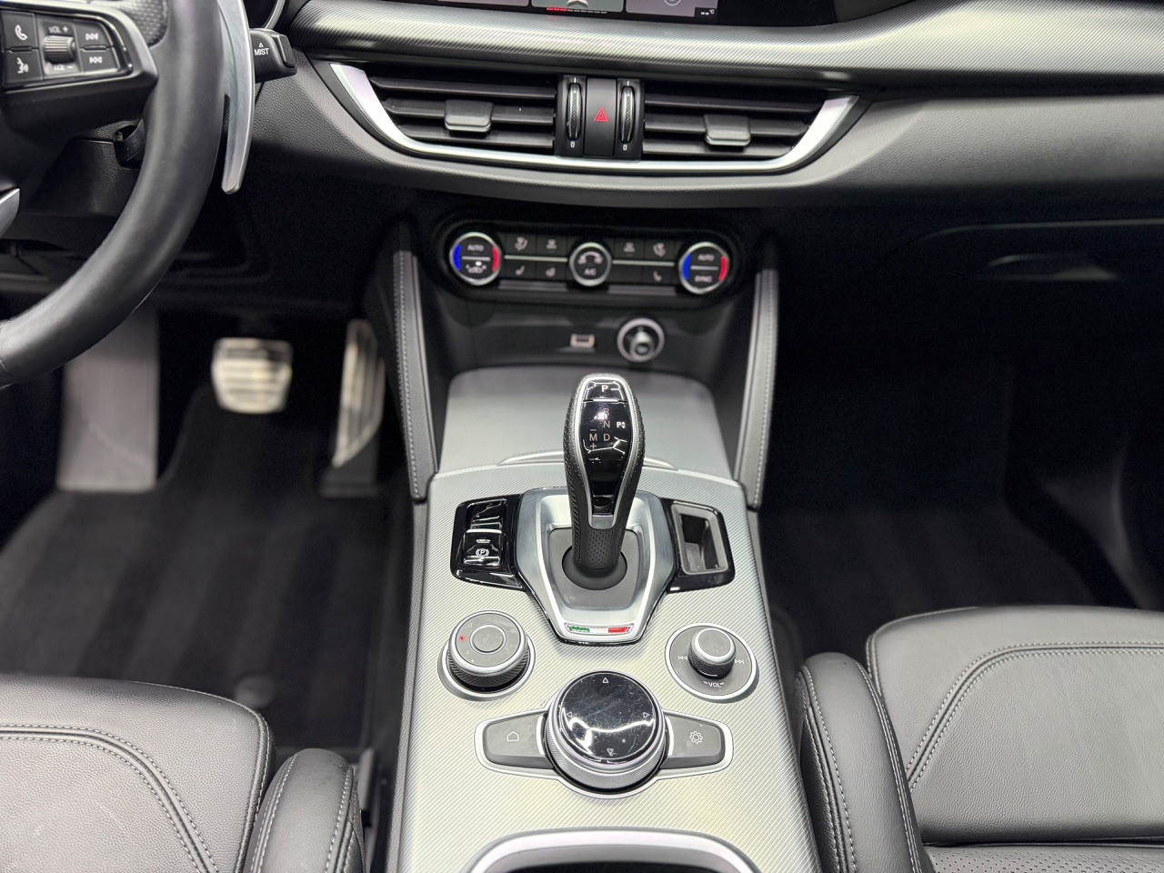 ALFA ROMEO Stelvio 2.0 Veloce Q4 | CH-Auto | ACC | AHK 1.6T | Harman/Kardon | Rückfahrkamera-image-14