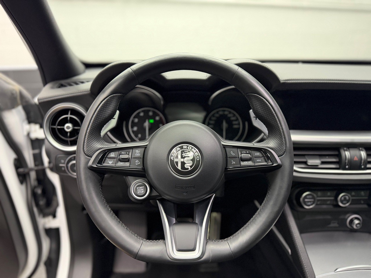 ALFA ROMEO Stelvio 2.0 Veloce Q4 | CH-Auto | ACC | AHK 1.6T | Harman/Kardon | Rückfahrkamera-image-16