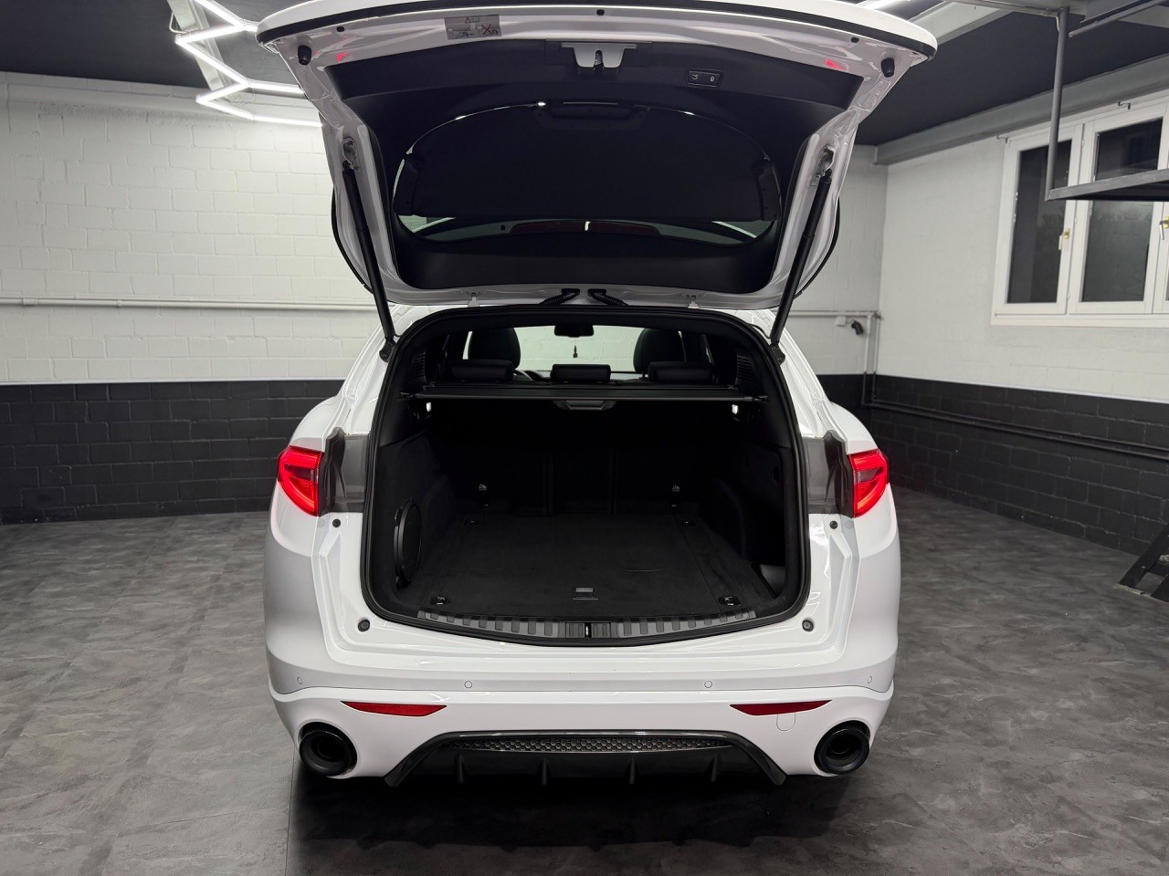 ALFA ROMEO Stelvio 2.0 Veloce Q4 | CH-Auto | ACC | AHK 1.6T | Harman/Kardon | Rückfahrkamera-image-23