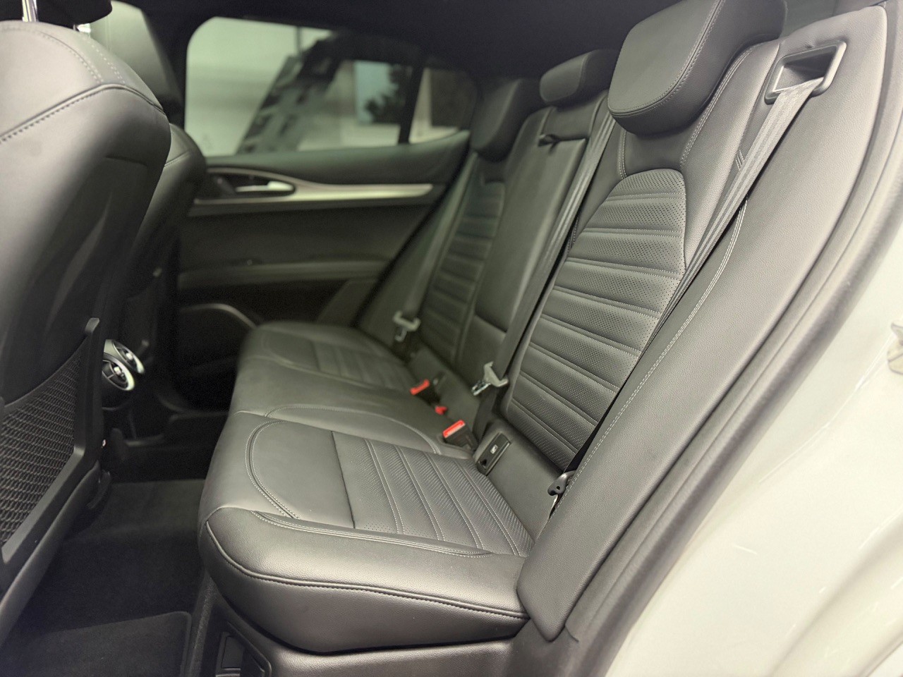 ALFA ROMEO Stelvio 2.0 Veloce Q4 | CH-Auto | ACC | AHK 1.6T | Harman/Kardon | Rückfahrkamera-image-18