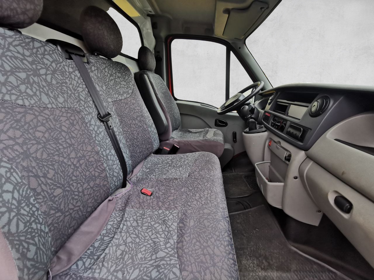 RENAULT Master T35 2.5dCi L2H2-image-5