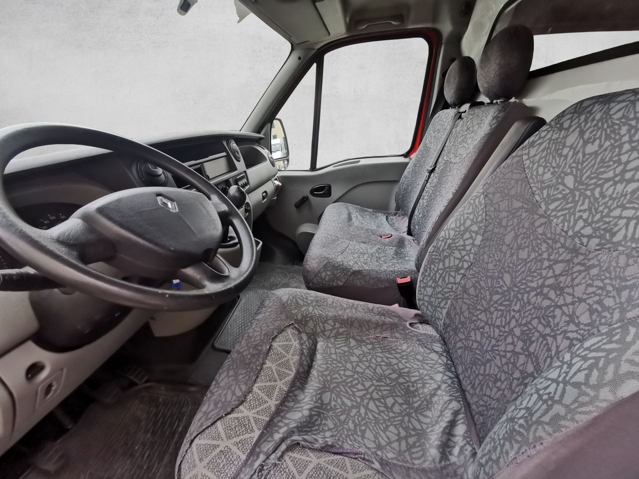 RENAULT Master T35 2.5dCi L2H2-image-4