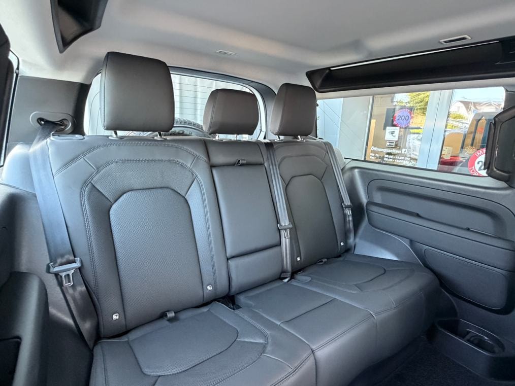 LAND ROVER Defender 90 3.0 D I6 200 S-image-9