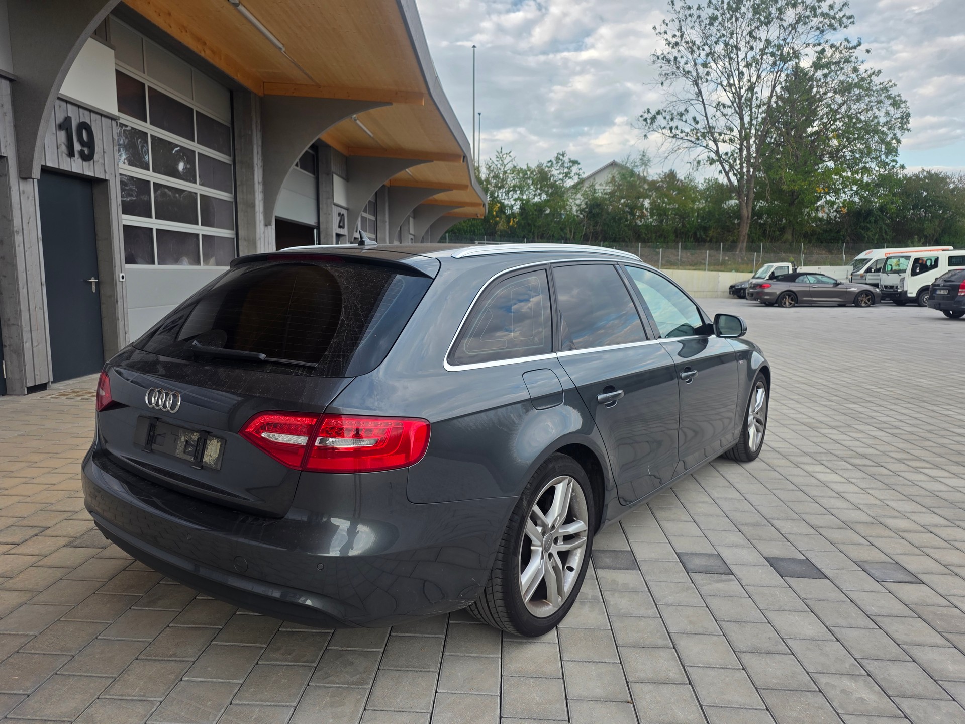 AUDI A4 Avant 2.0 TDI quattro S-tronic-image-5