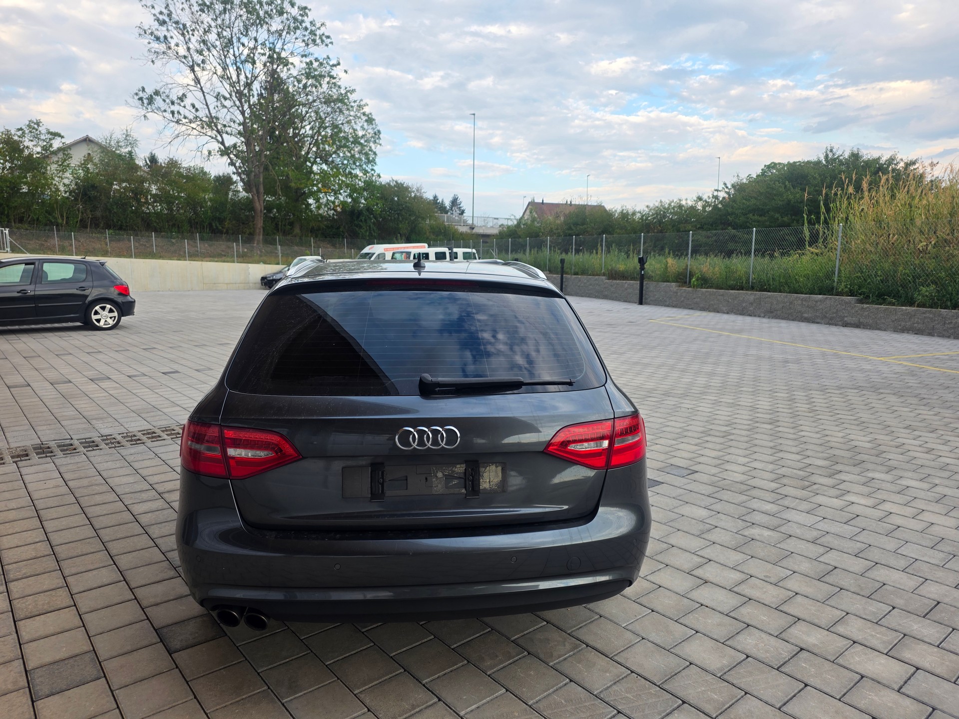 AUDI A4 Avant 2.0 TDI quattro S-tronic-image-8