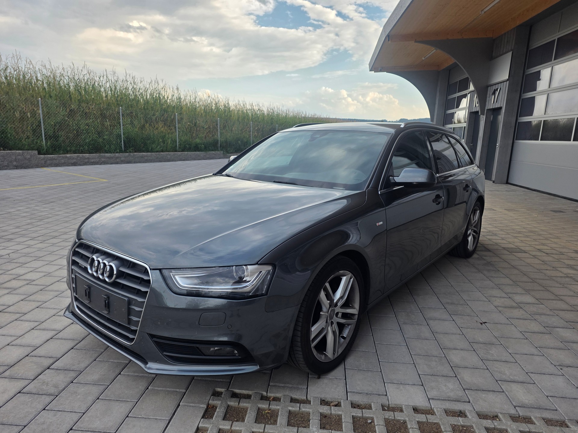 AUDI A4 Avant 2.0 TDI quattro S-tronic-image-3