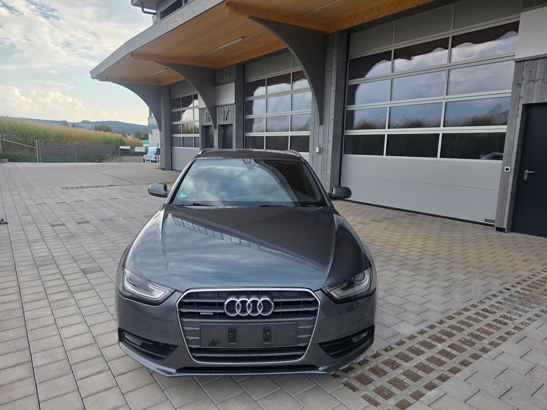 AUDI A4 Avant 2.0 TDI quattro S-tronic-image-1