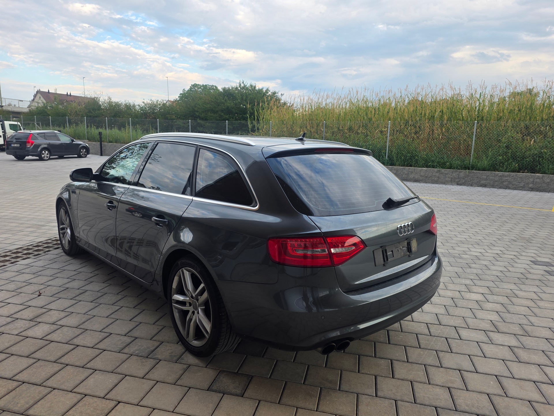 AUDI A4 Avant 2.0 TDI quattro S-tronic-image-4