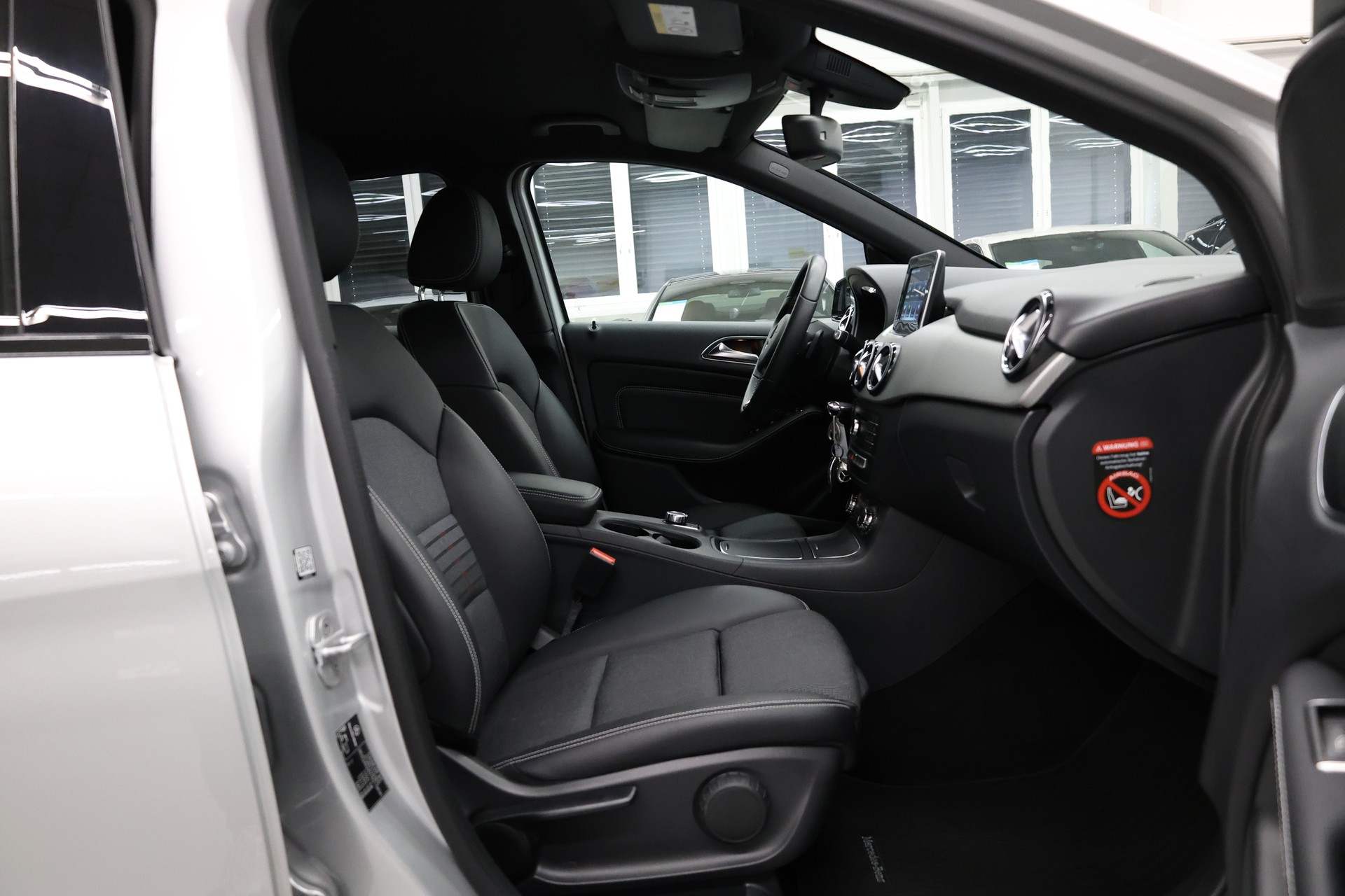 MERCEDES-BENZ B 200 Night Star-image-10