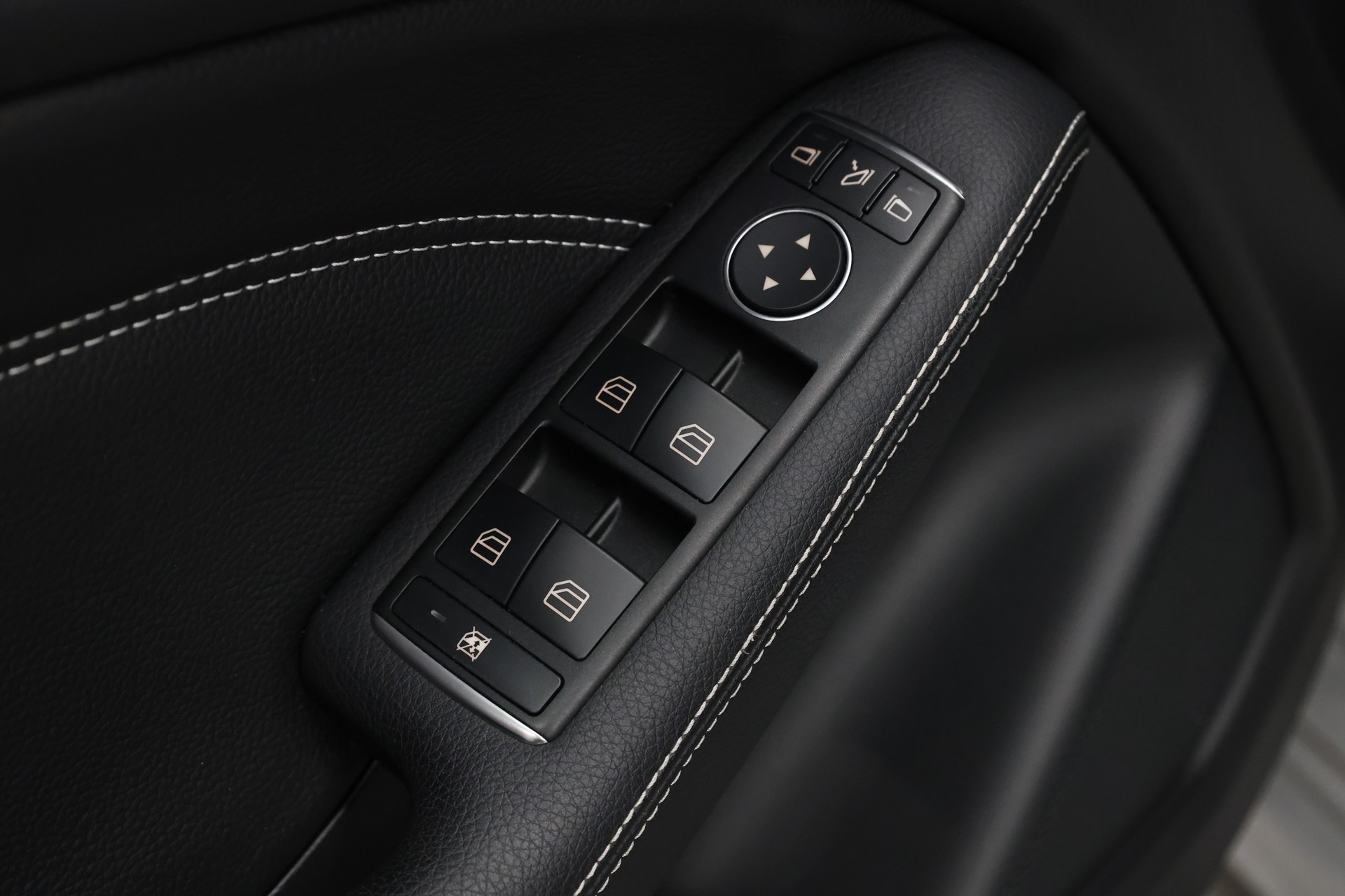 MERCEDES-BENZ B 200 Night Star-image-14