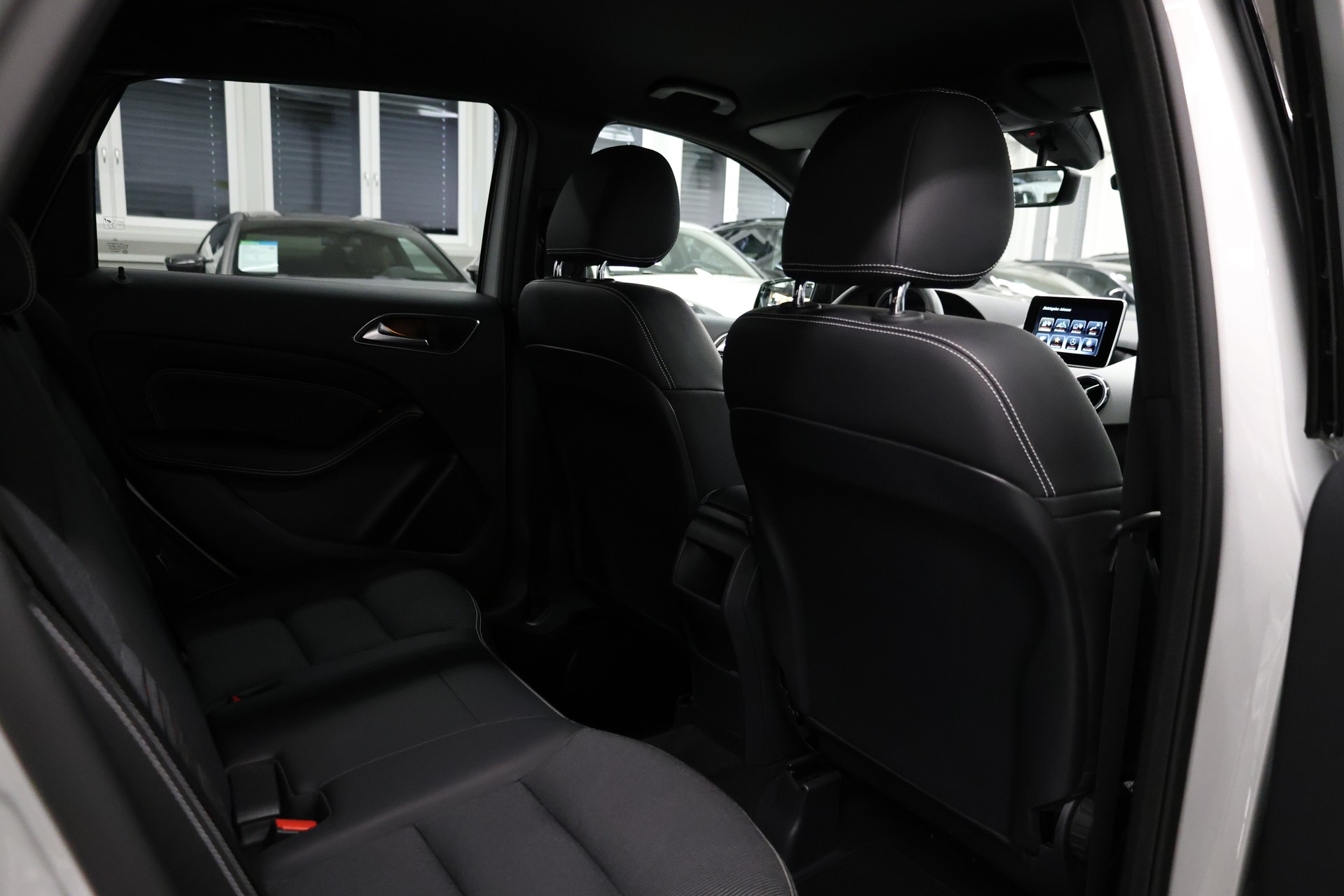 MERCEDES-BENZ B 200 Night Star-image-12