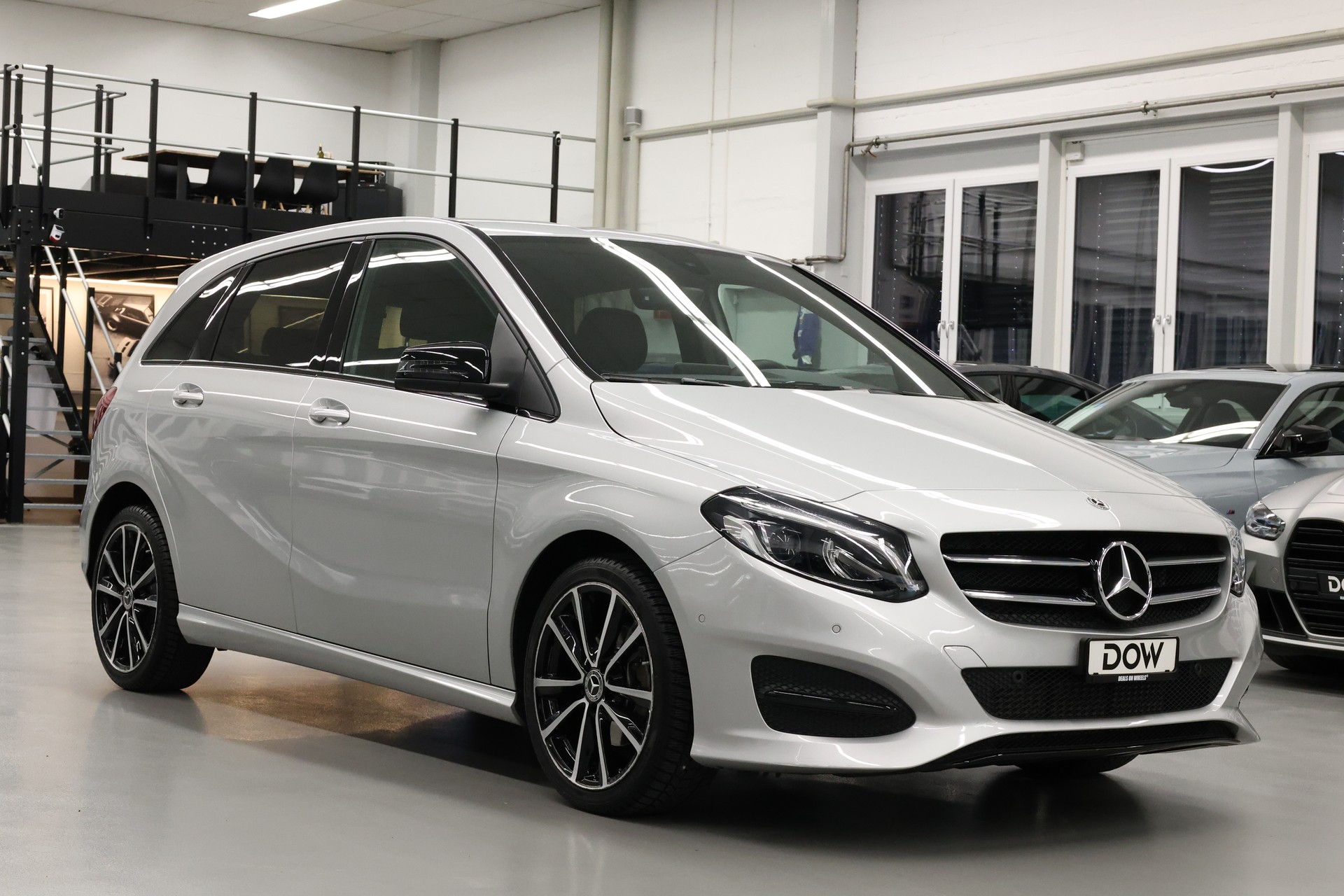 MERCEDES-BENZ B 200 Night Star-image-1