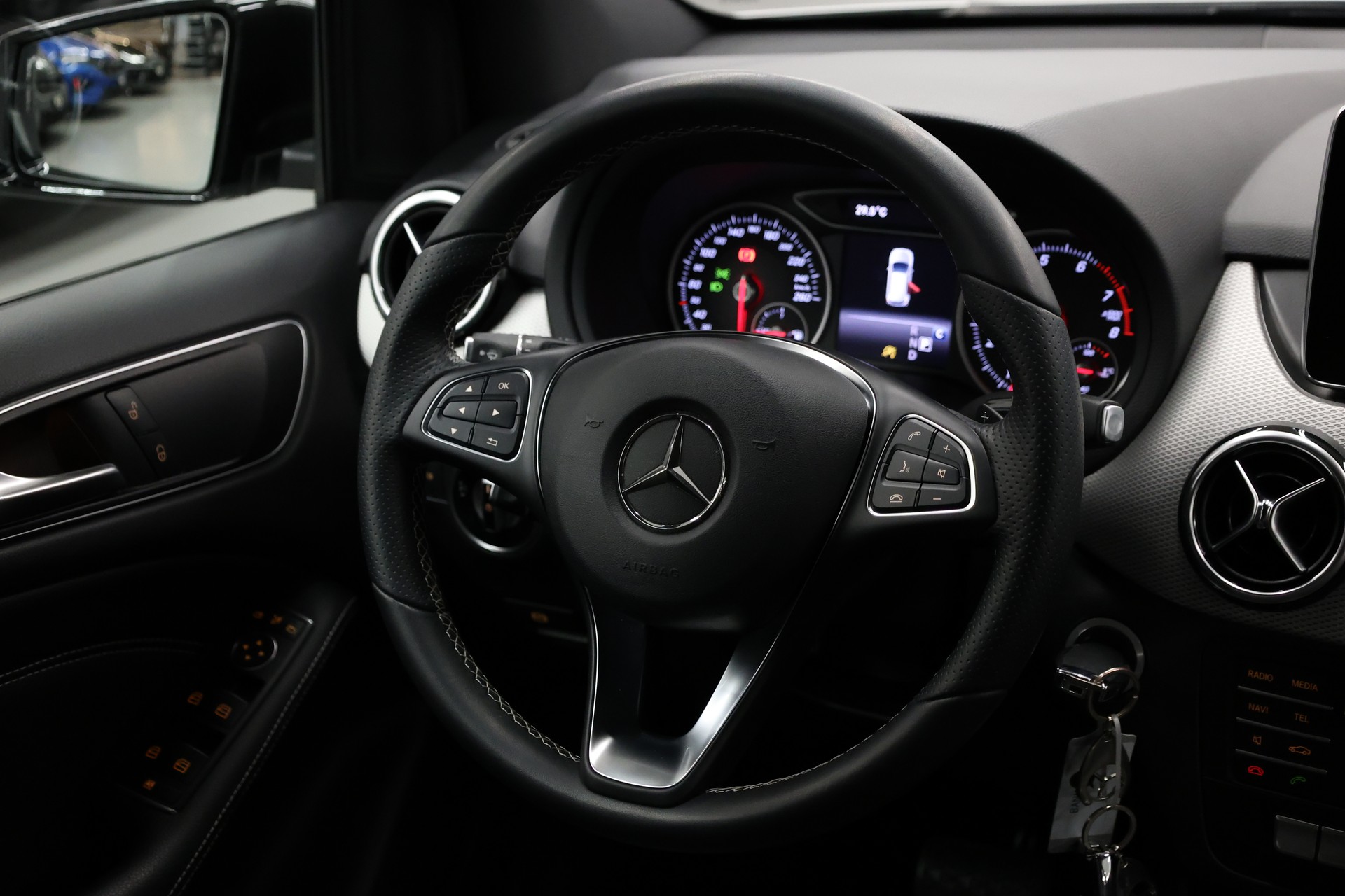 MERCEDES-BENZ B 200 Night Star-image-13