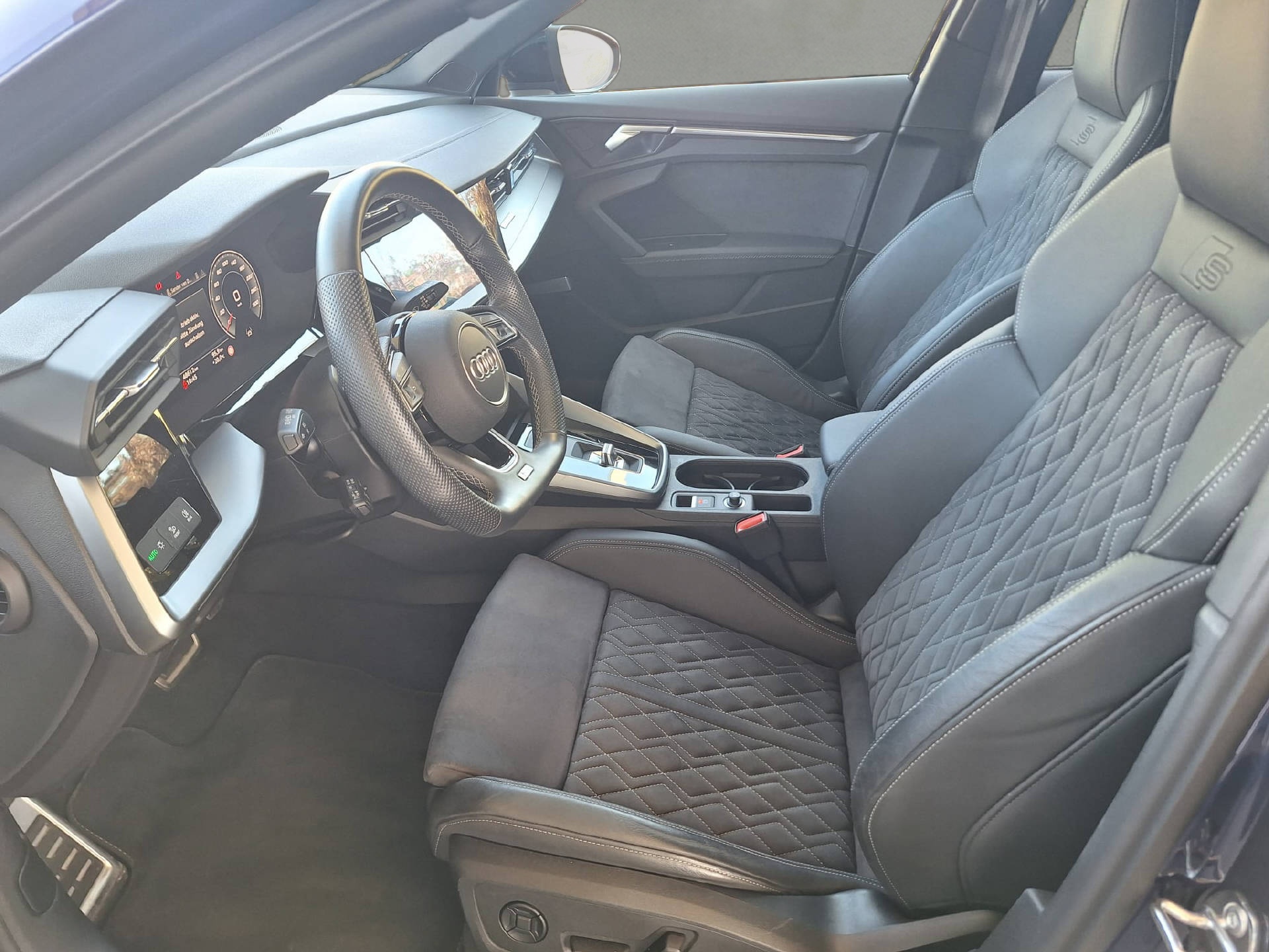 AUDI S3 Sportback 2.0 TFSI quattro S-Tronic-image-9