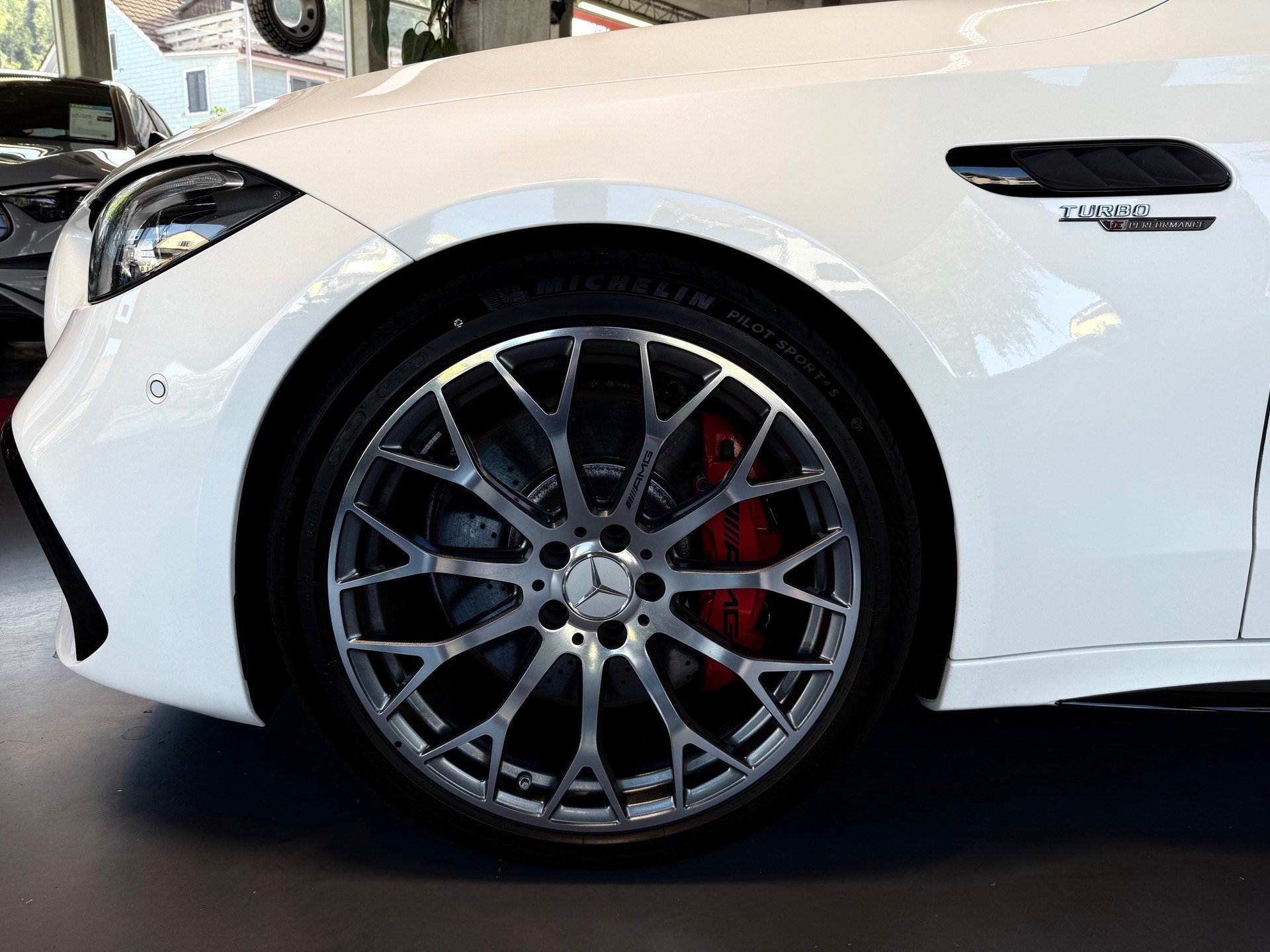 MERCEDES-BENZ C 63 S AMG T E Performance 4 Matic Executive Edition-showroom-element-3