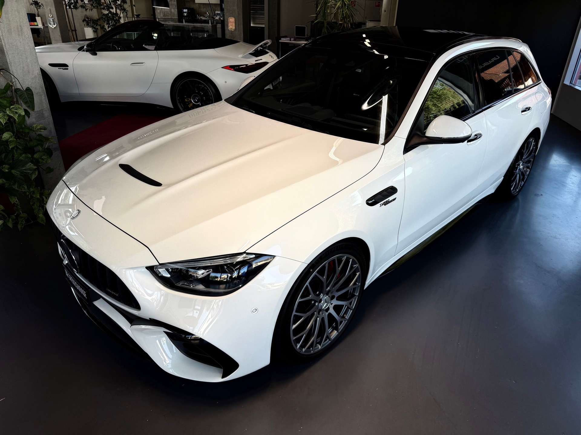 MERCEDES-BENZ C 63 S AMG T E Performance 4 Matic Executive Edition-showroom-element-2