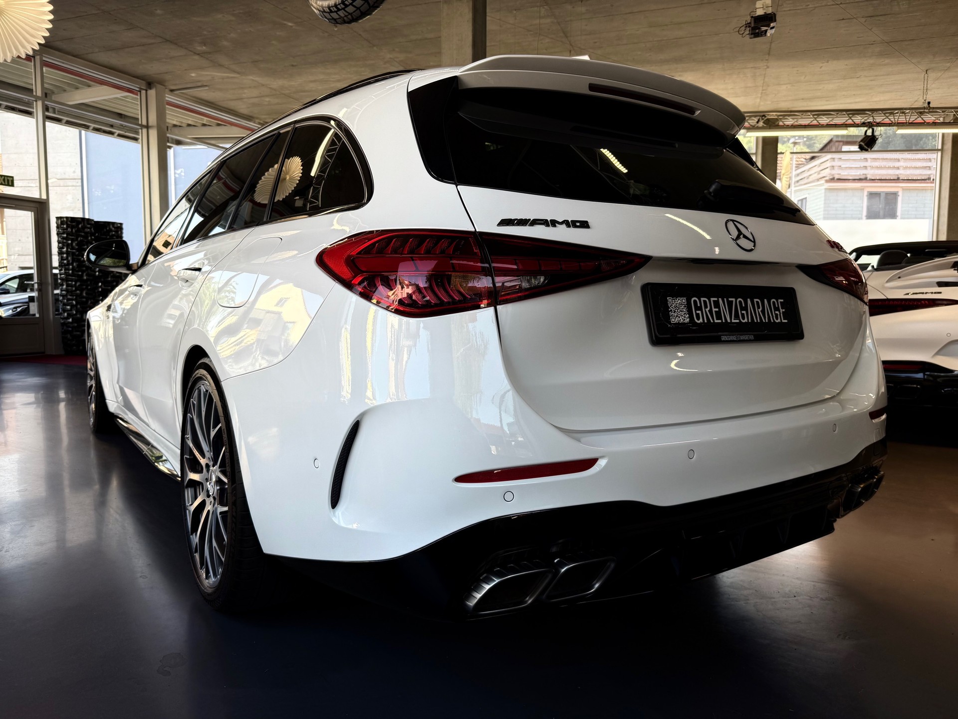 MERCEDES-BENZ C 63 S AMG T E Performance 4 Matic Executive Edition-image-6