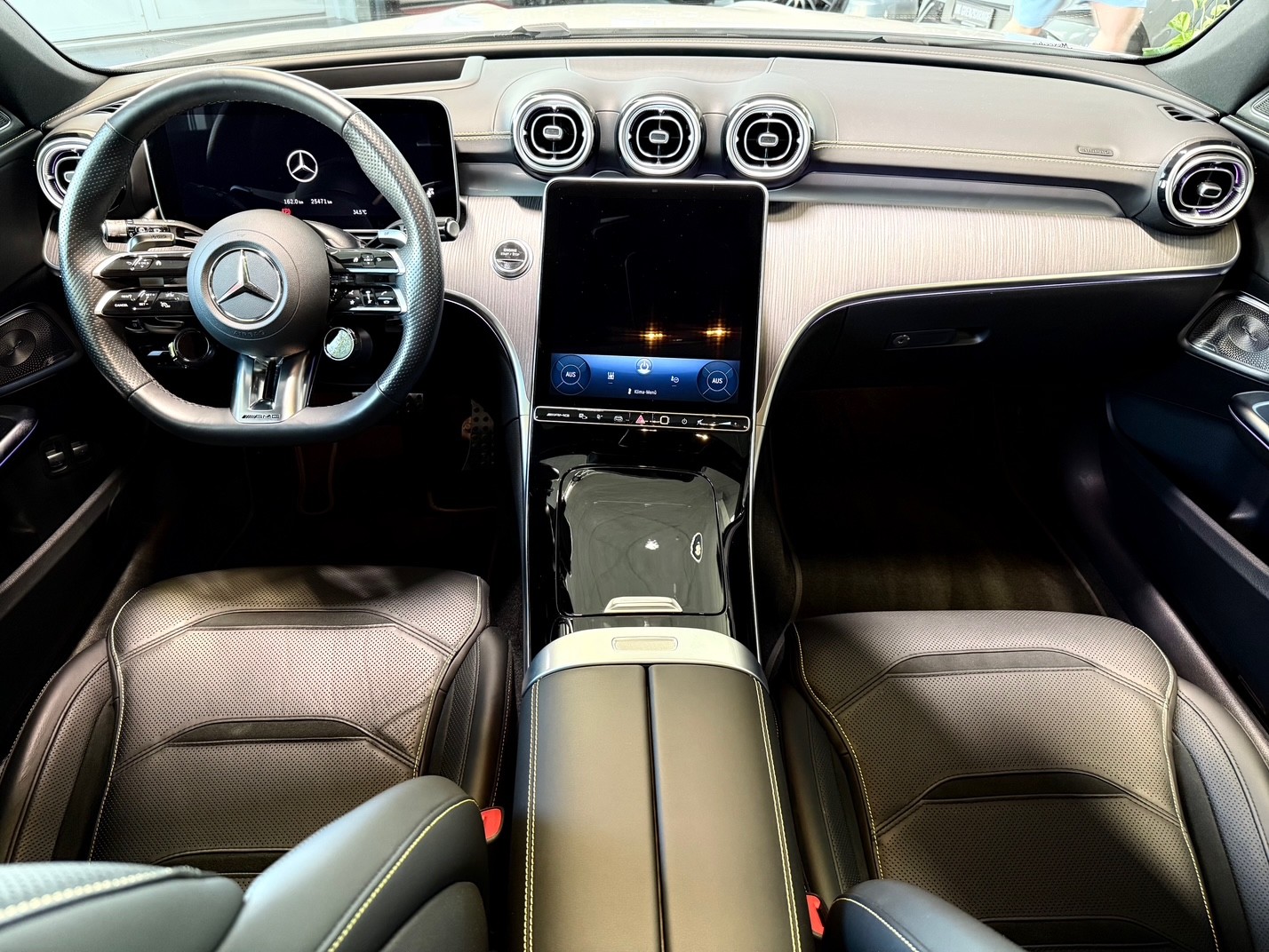 MERCEDES-BENZ C 63 S AMG T E Performance 4 Matic Executive Edition-image-15