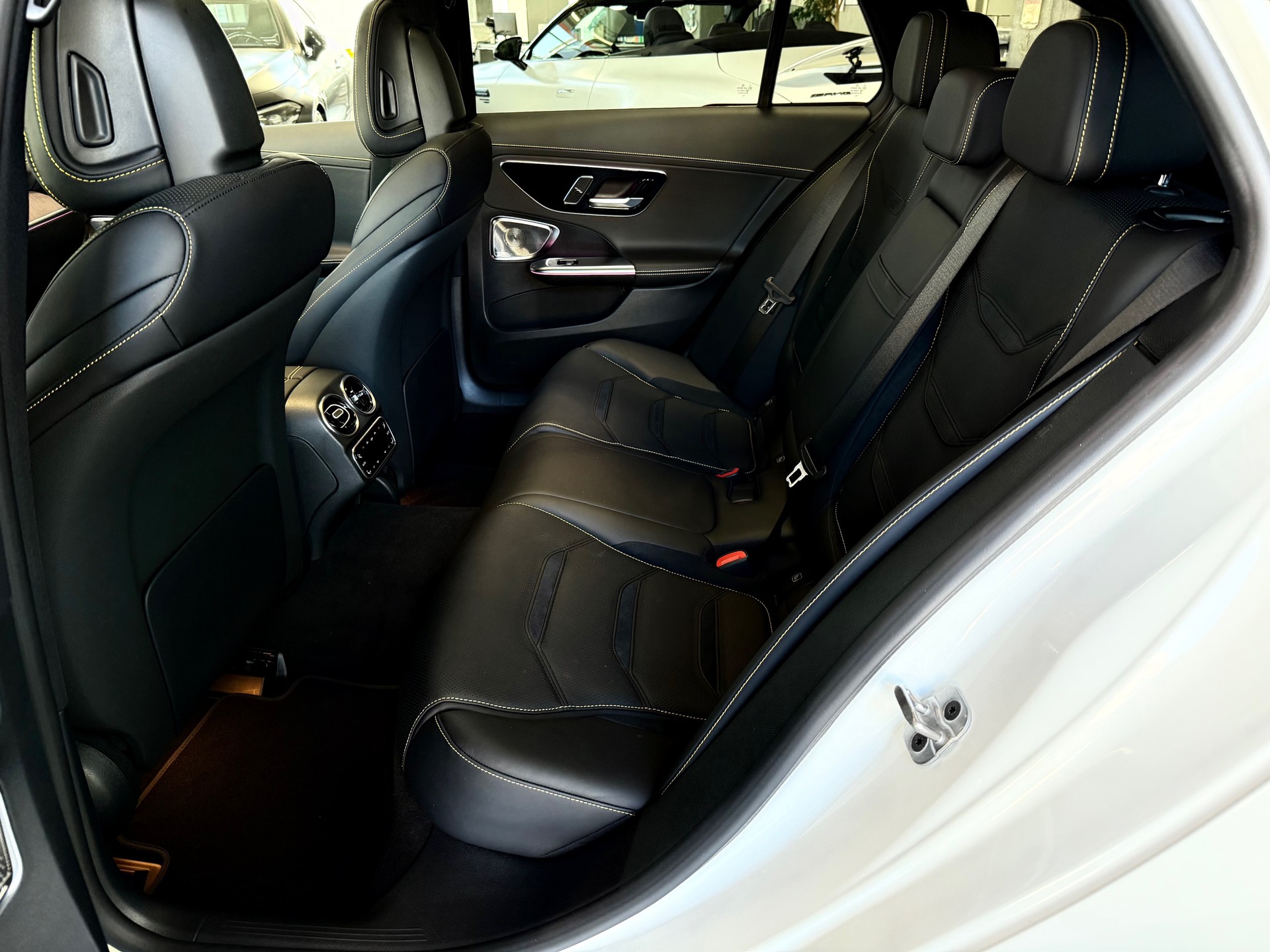 MERCEDES-BENZ C 63 S AMG T E Performance 4 Matic Executive Edition-image-13