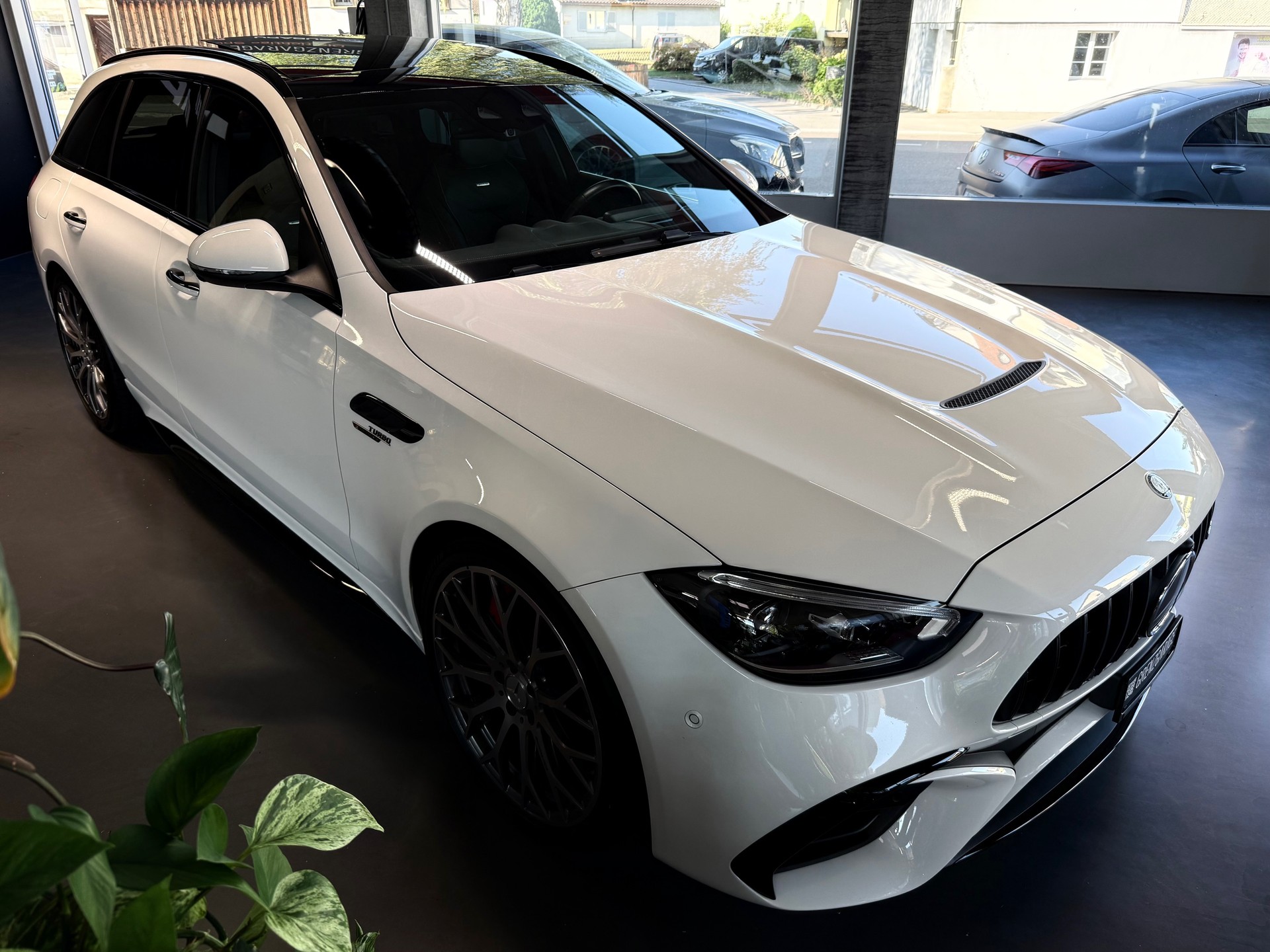 MERCEDES-BENZ C 63 S AMG T E Performance 4 Matic Executive Edition-showroom-element-1