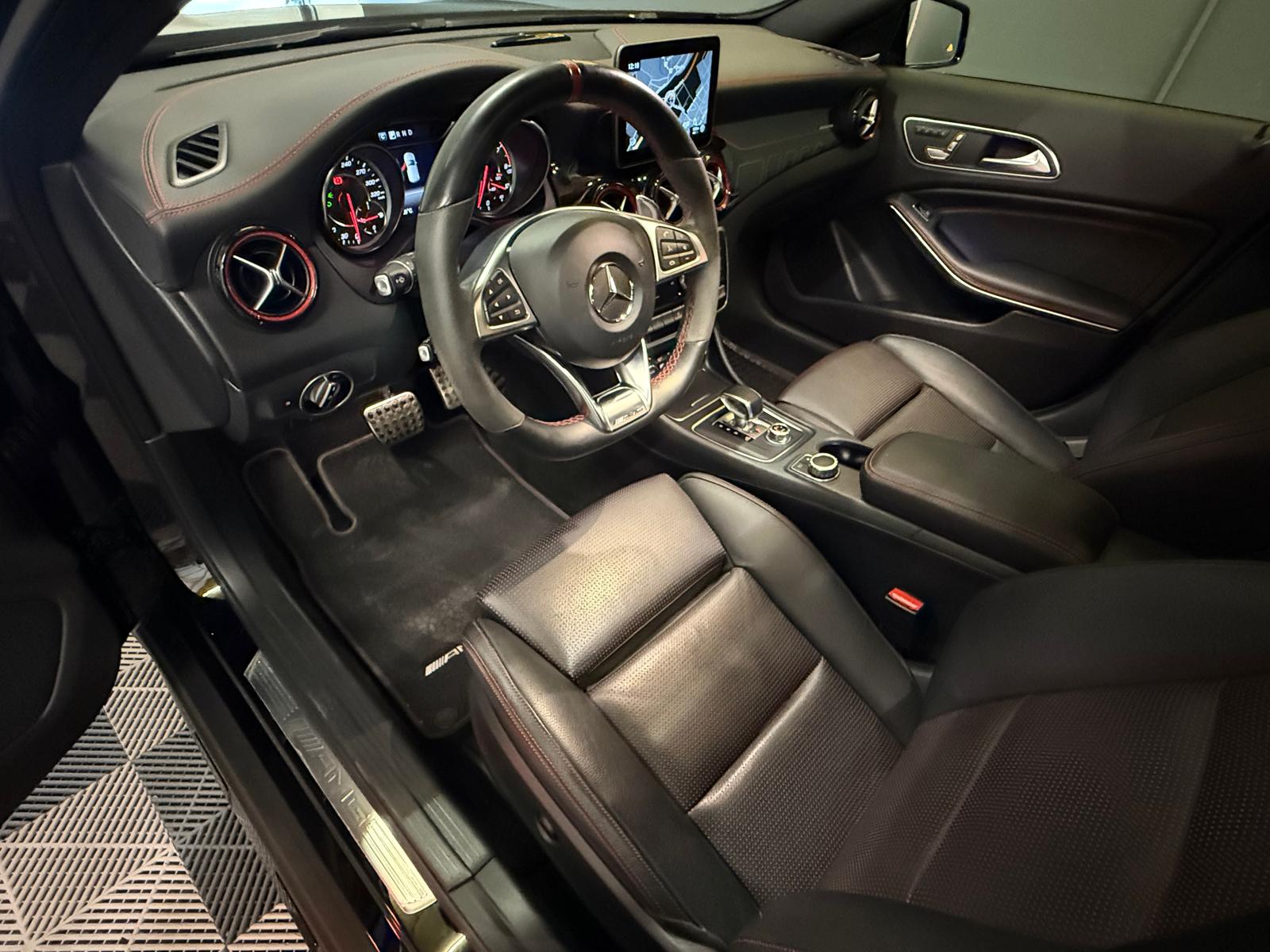 MERCEDES-BENZ GLA 45 AMG 4Matic 7G-DCT-showroom-element-1