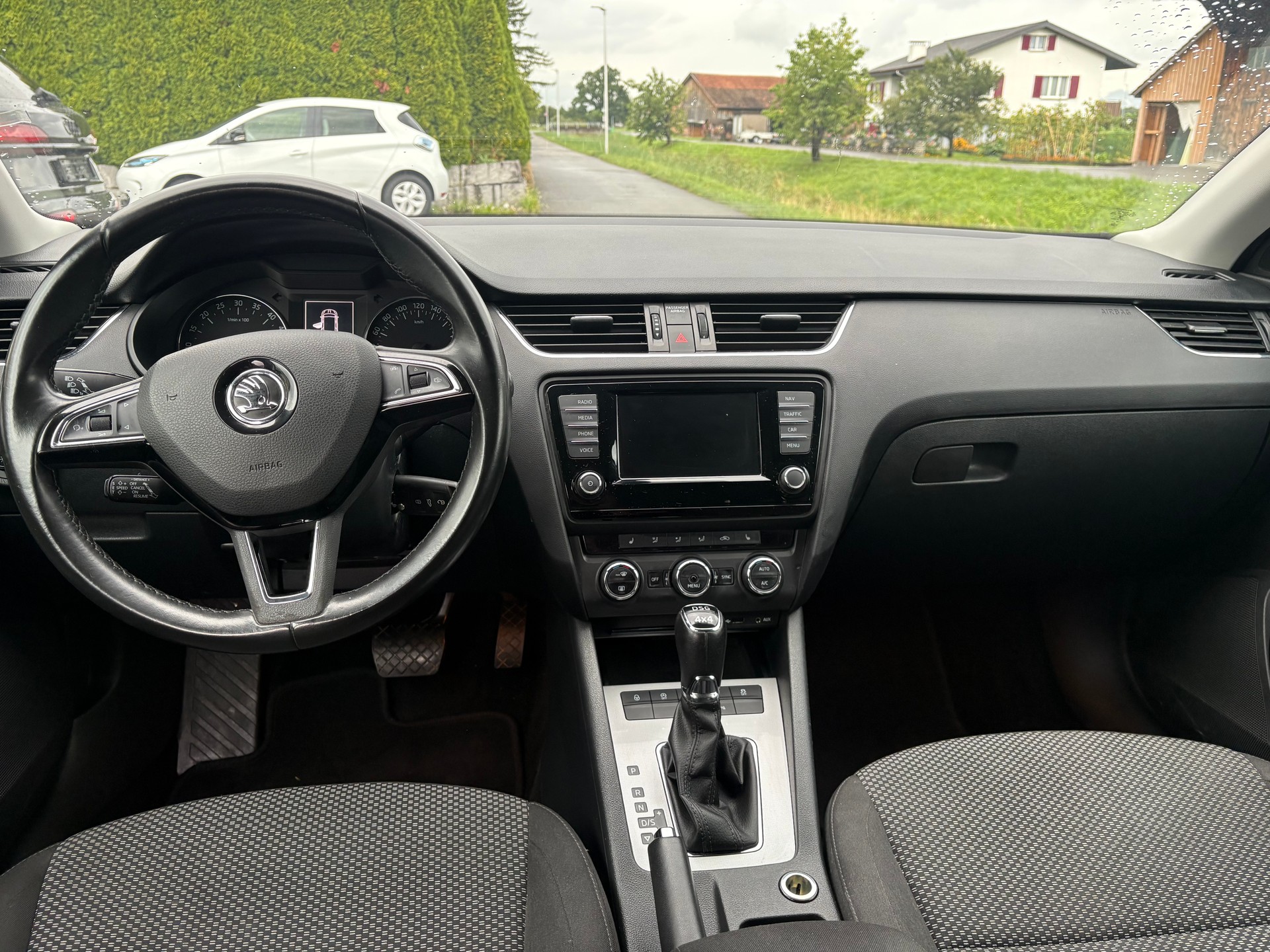 SKODA Octavia Combi 2.0 TDI Ambition 4x4 DSG-image-6