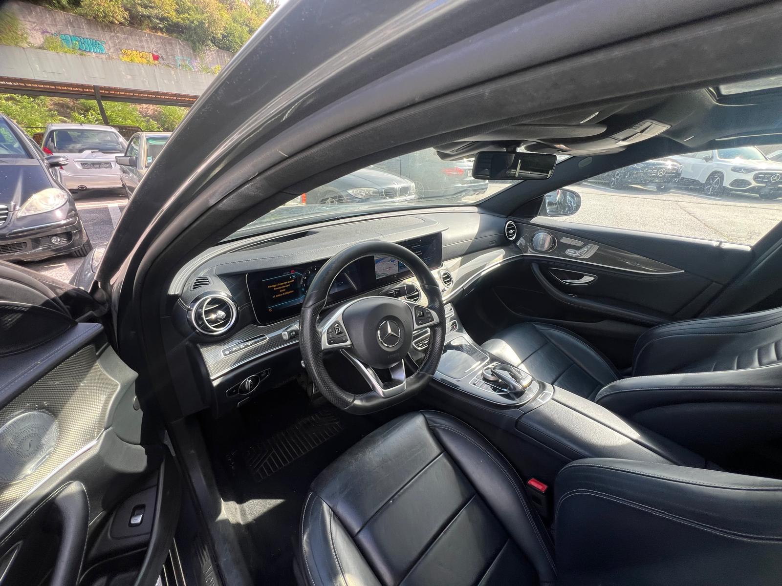 MERCEDES-BENZ E 400 AMG Line 4Matic 9G-Tronic-image-4