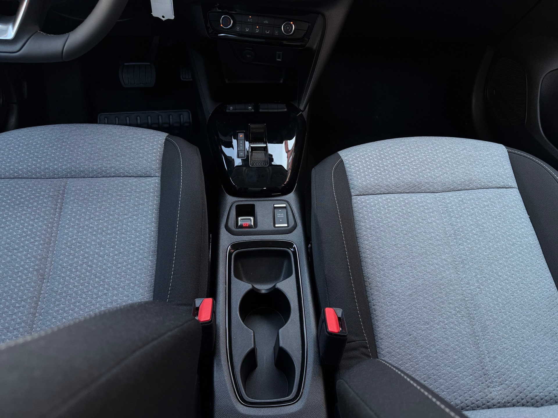 OPEL Corsa 1.2 TP Edition A-image-14