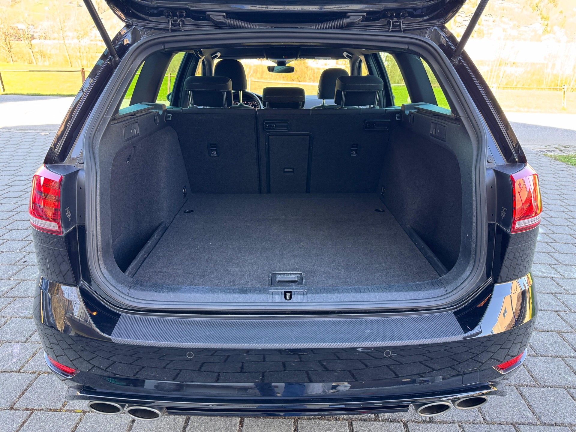 VW 2.0 TSI R DSG 4motion-image-5