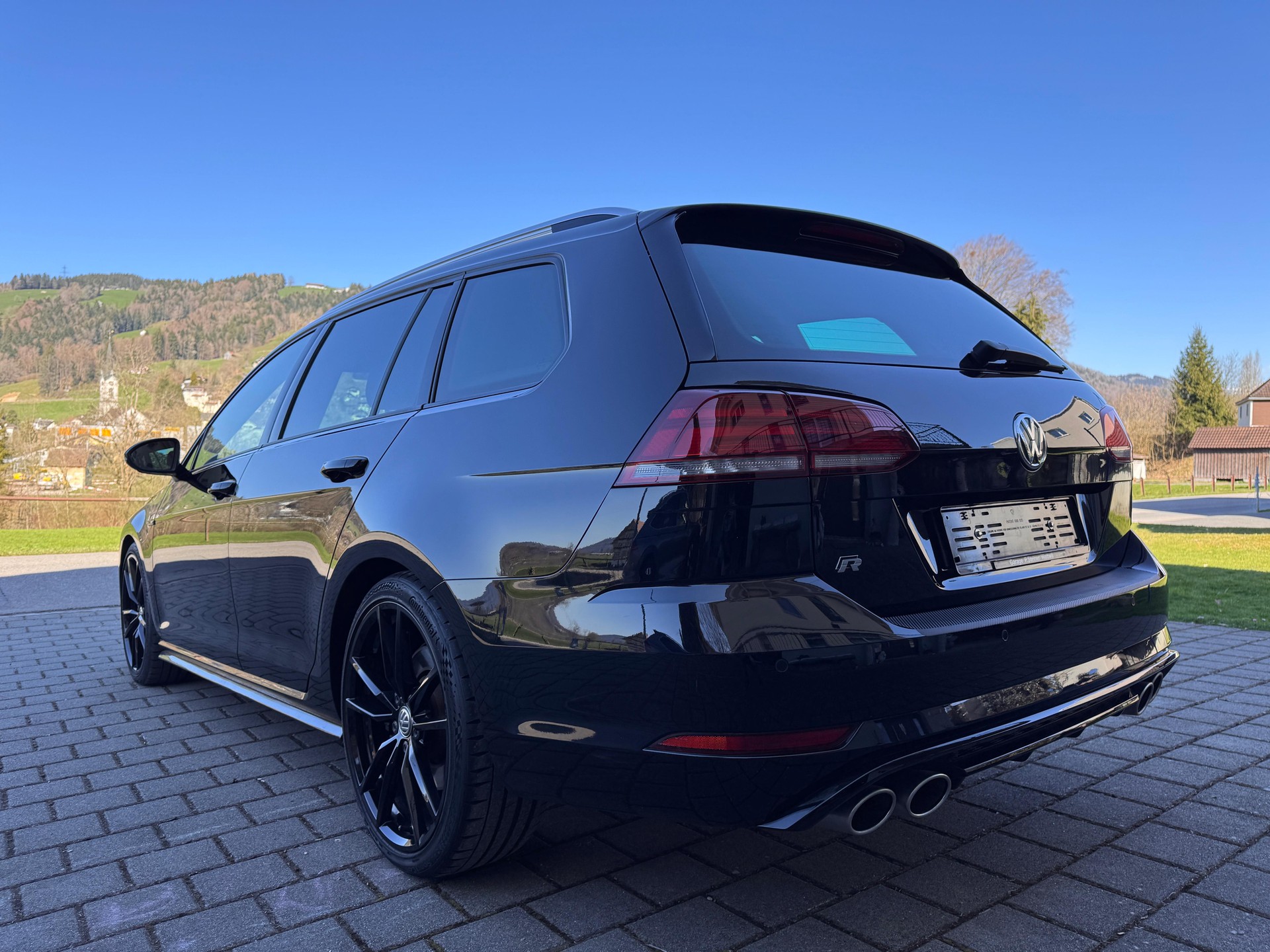 VW 2.0 TSI R DSG 4motion-image-3