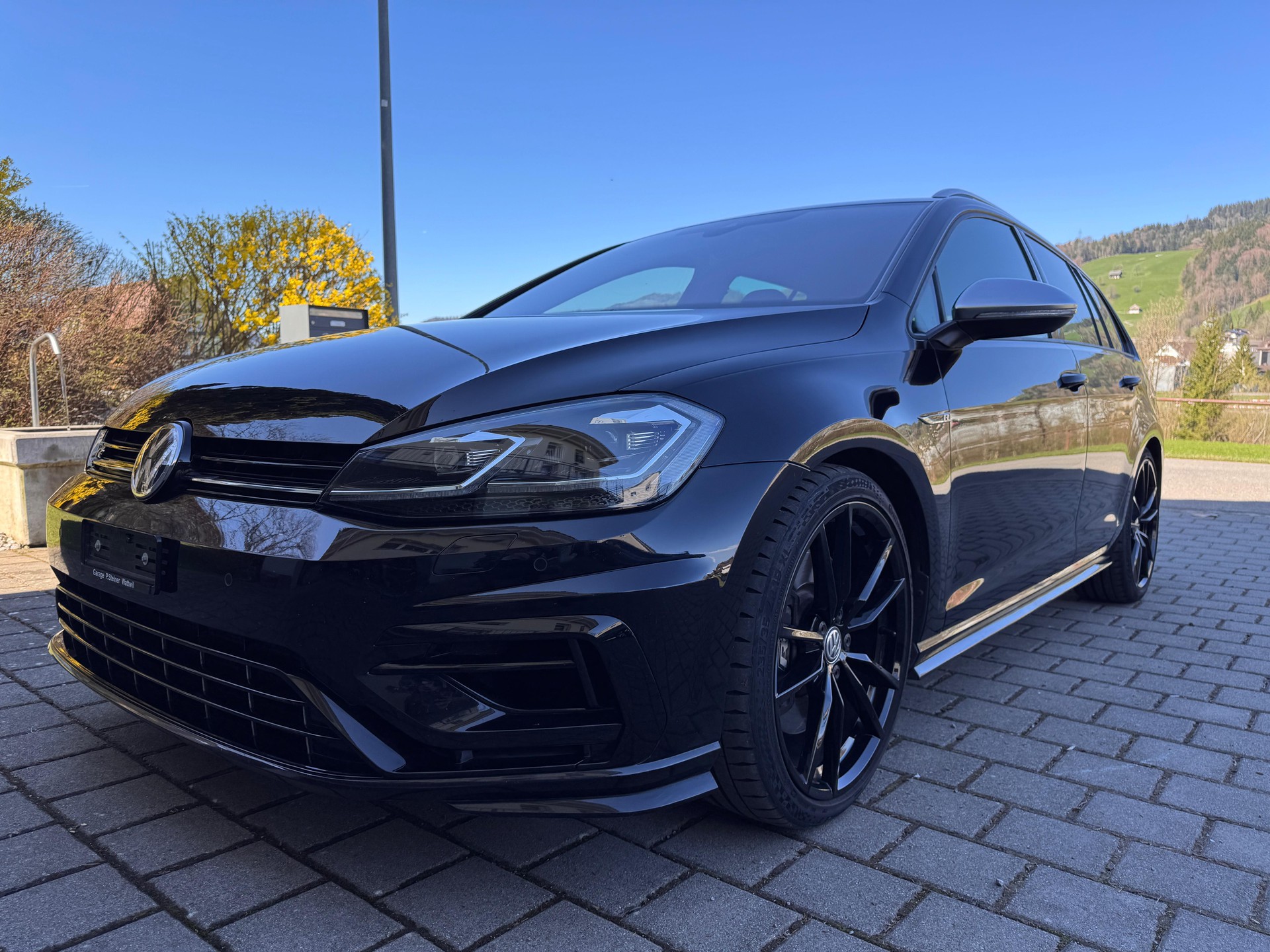 VW 2.0 TSI R DSG 4motion-image-1