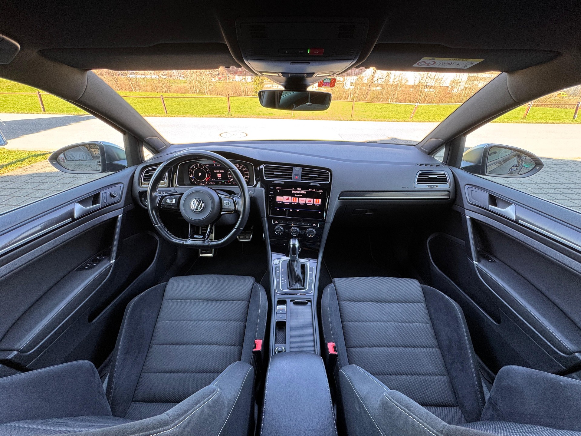 VW 2.0 TSI R DSG 4motion-image-2