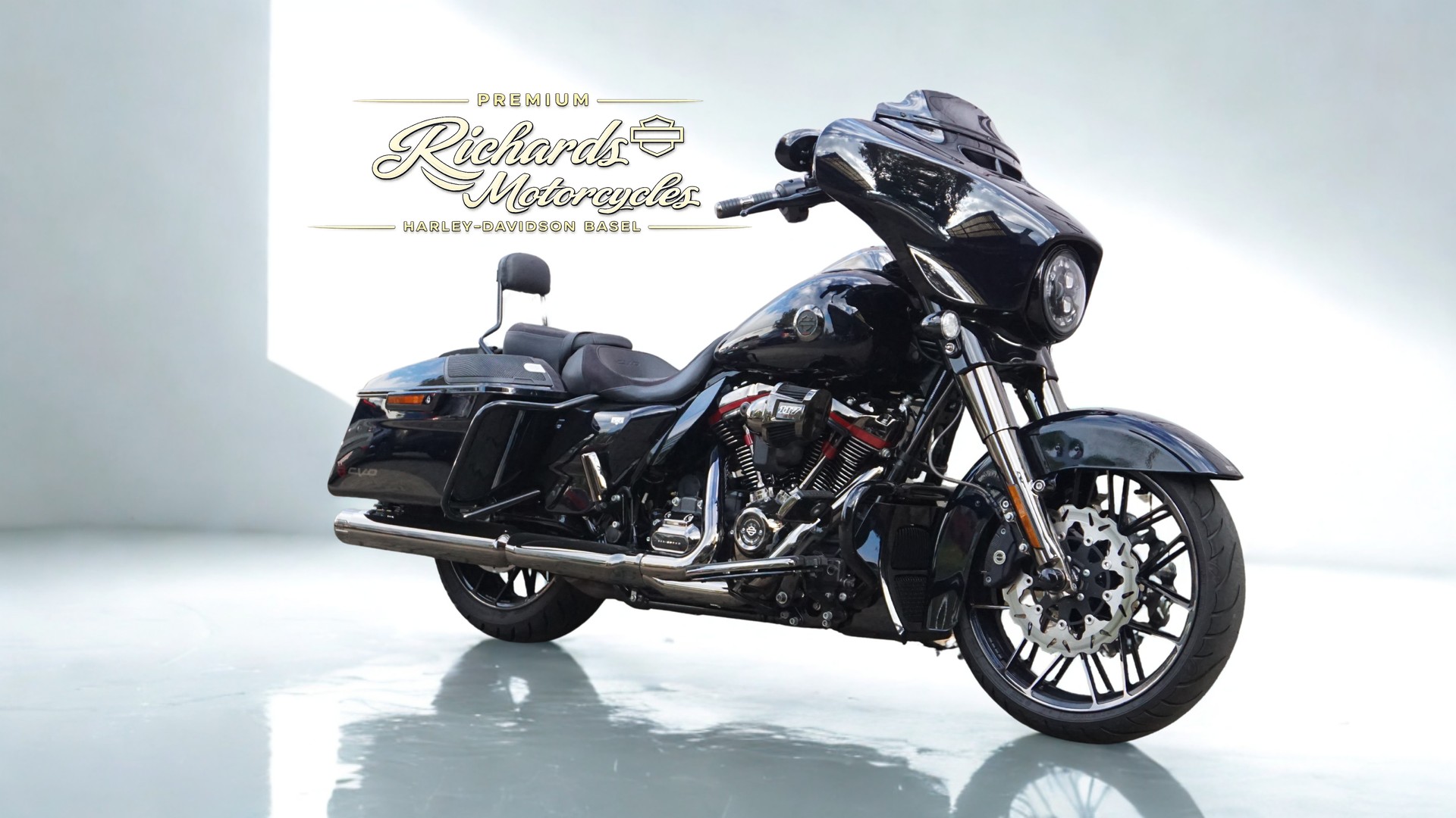 HARLEY-DAVIDSON FLHXSE Street Glide CVO 117-showroom-element-1