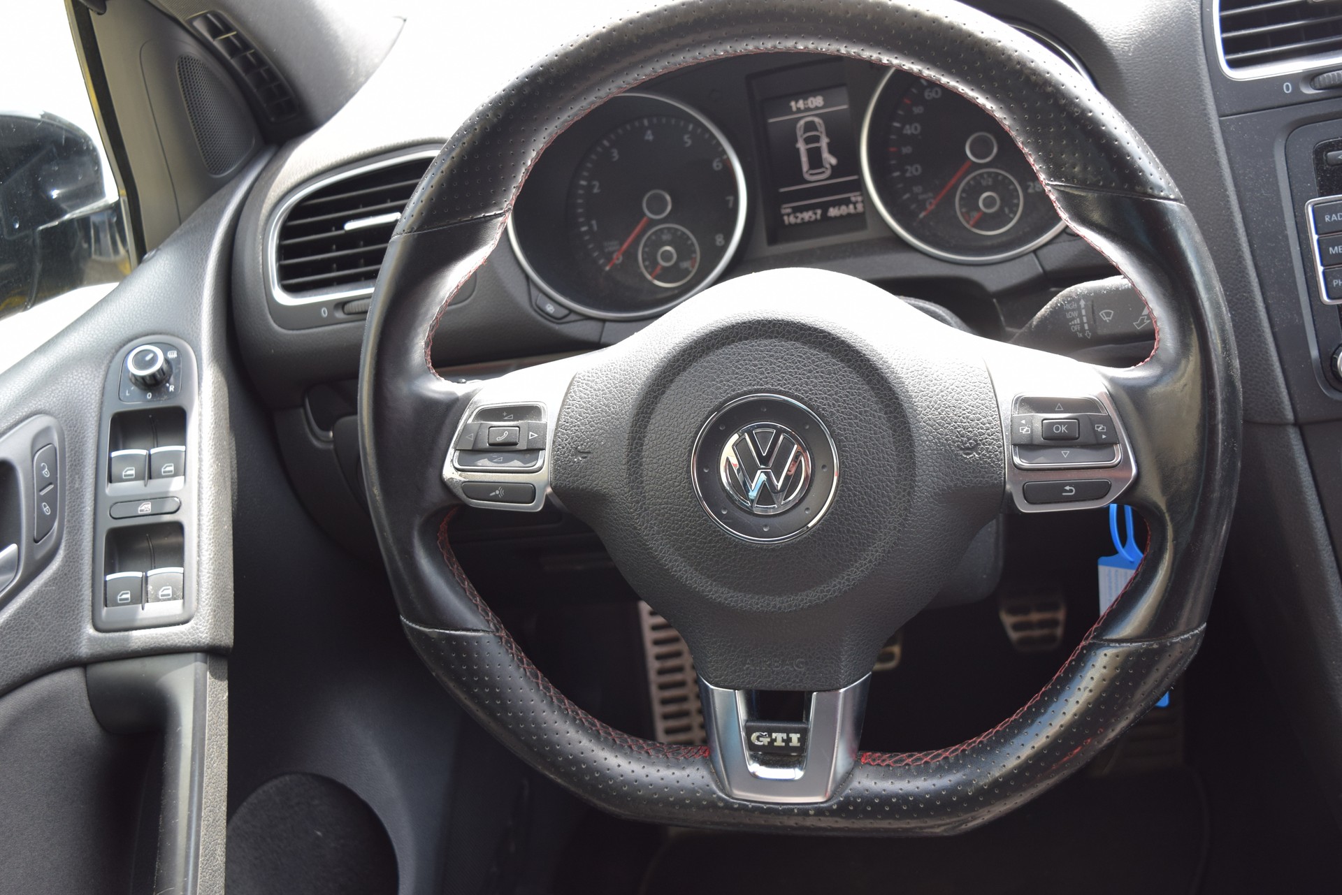 VW Golf 2.0 TSI GTI Edition-image-13